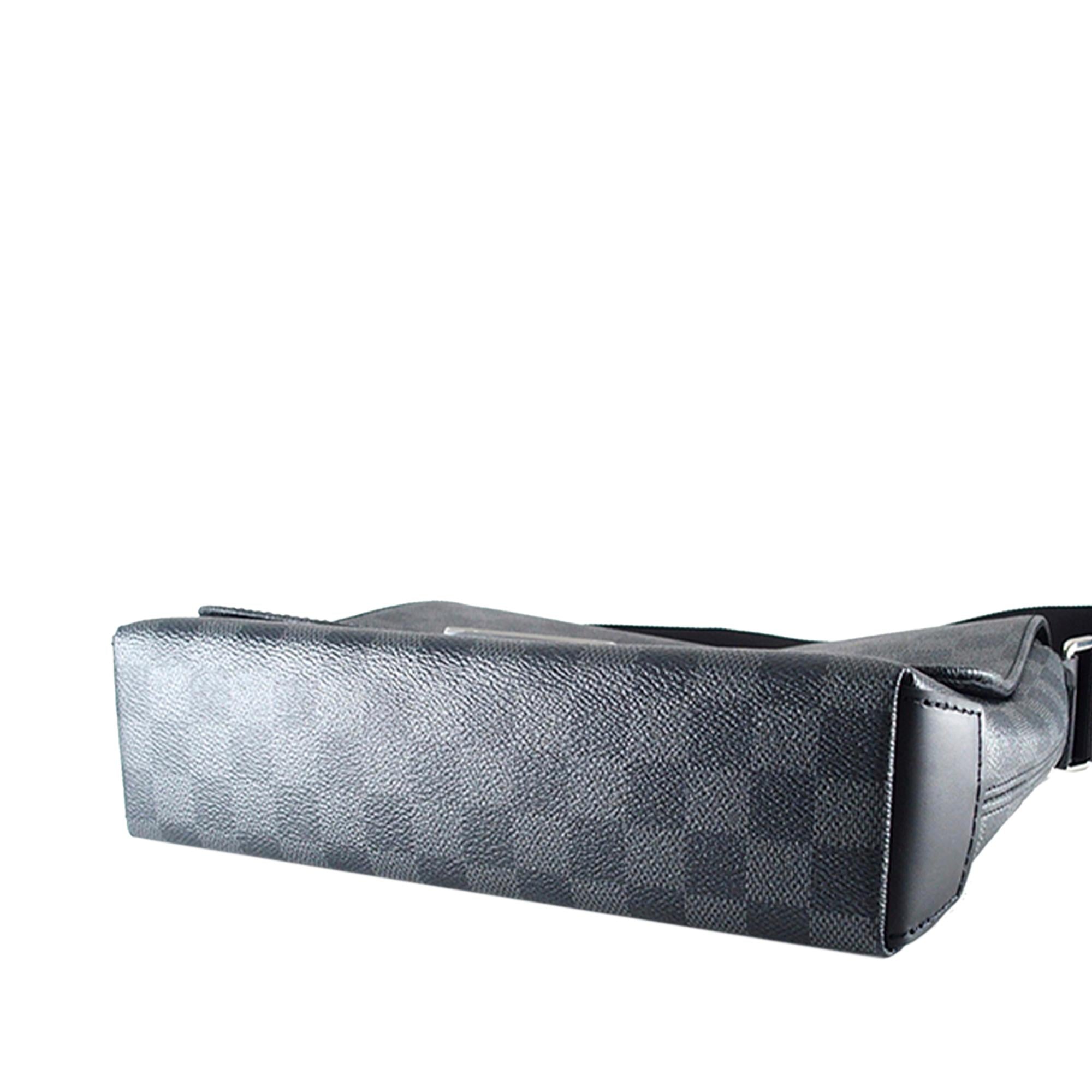 Louis Vuitton Damier Graphite District PM