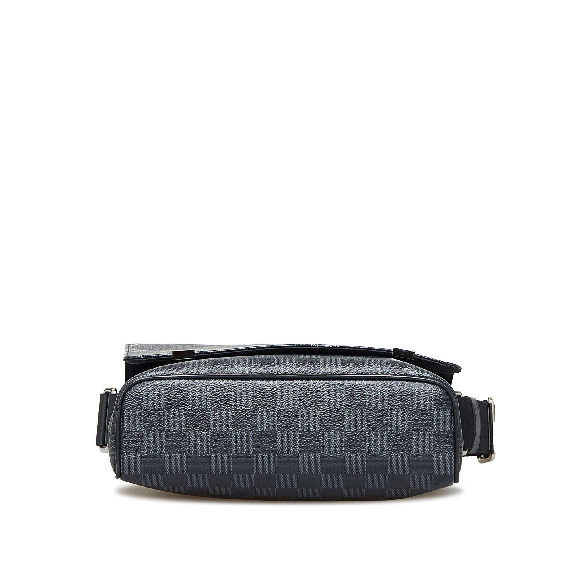 Louis Vuitton Damier Graphite Maps District Messenger PM (SHG-hww2u4)