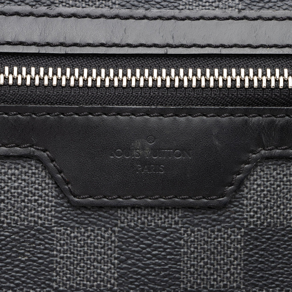 Louis Vuitton Damier Graphite Michael Backpack (SHF-Jocvoq)