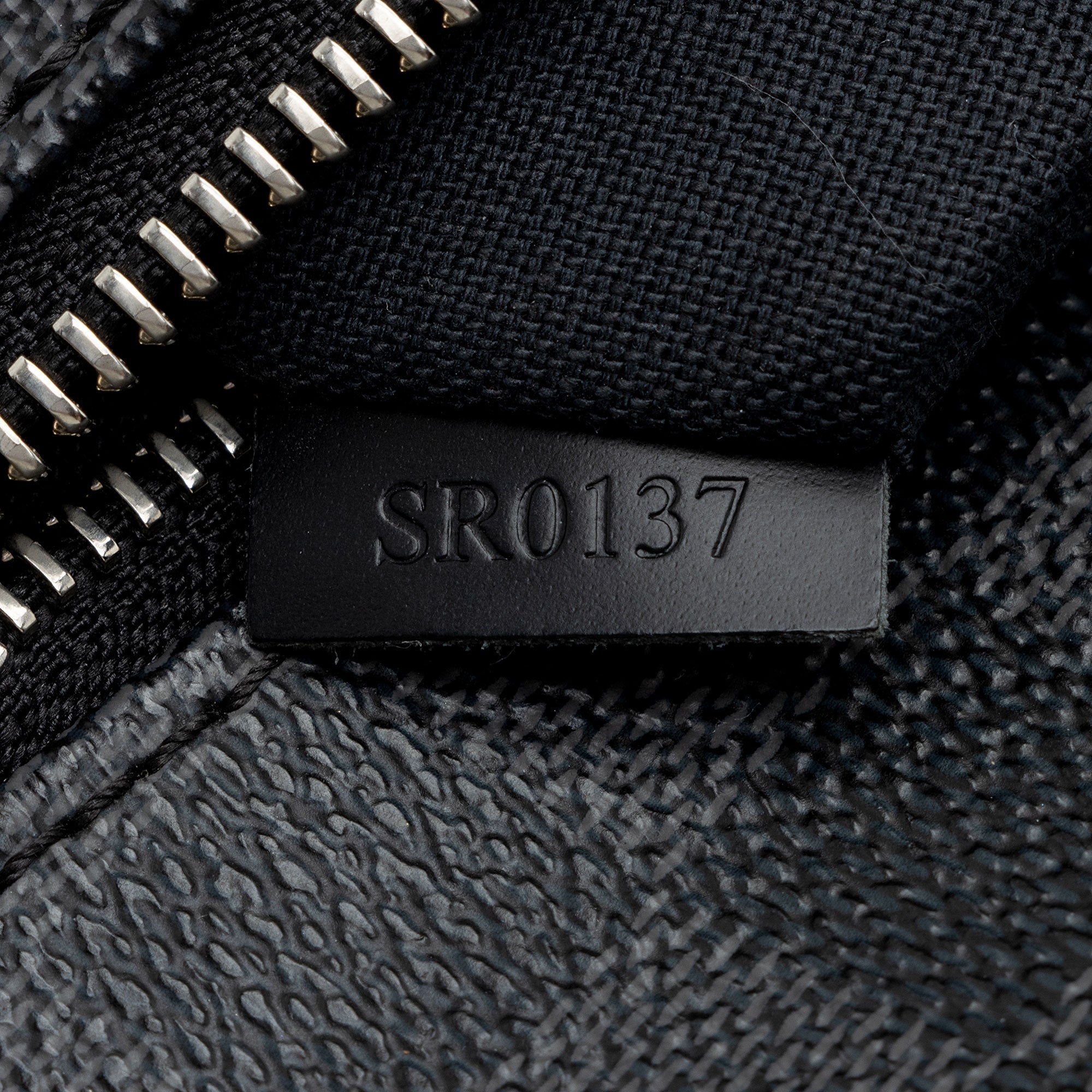 Louis Vuitton Damier Graphite Mick PM Shoulder Bag (SHF-qt5YT5)