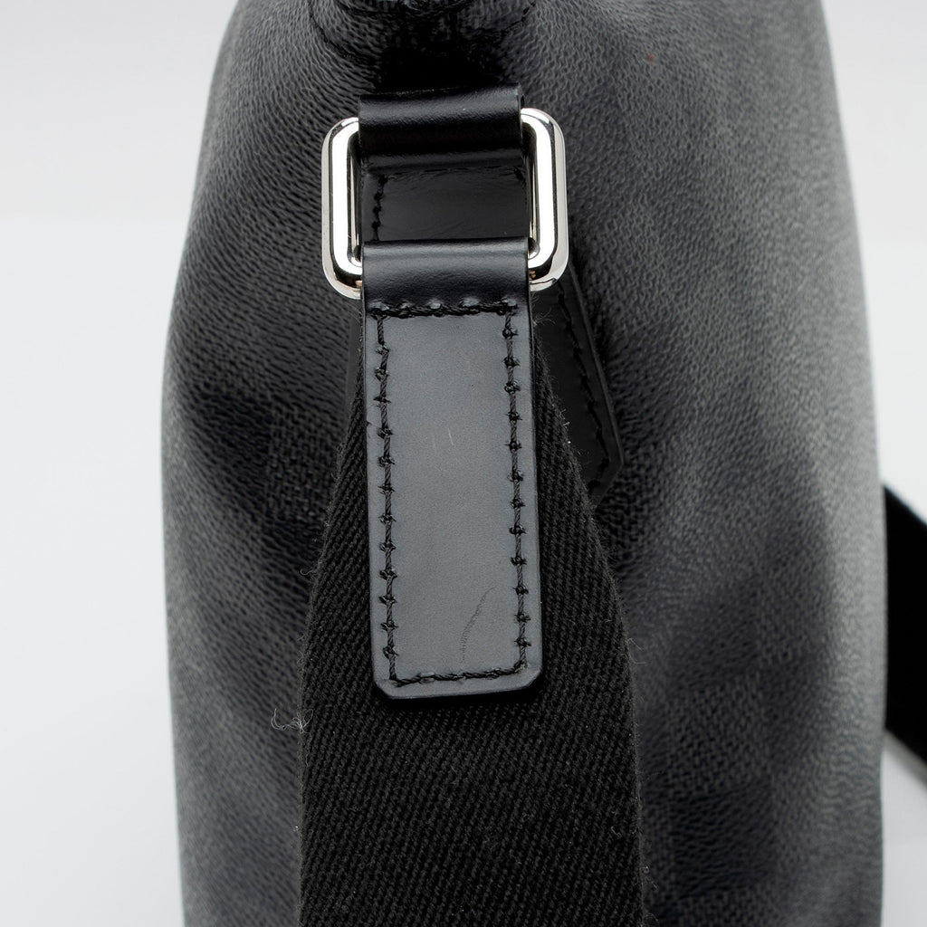 Louis Vuitton Damier Graphite Mick PM Shoulder Bag (SHF-qt5YT5)