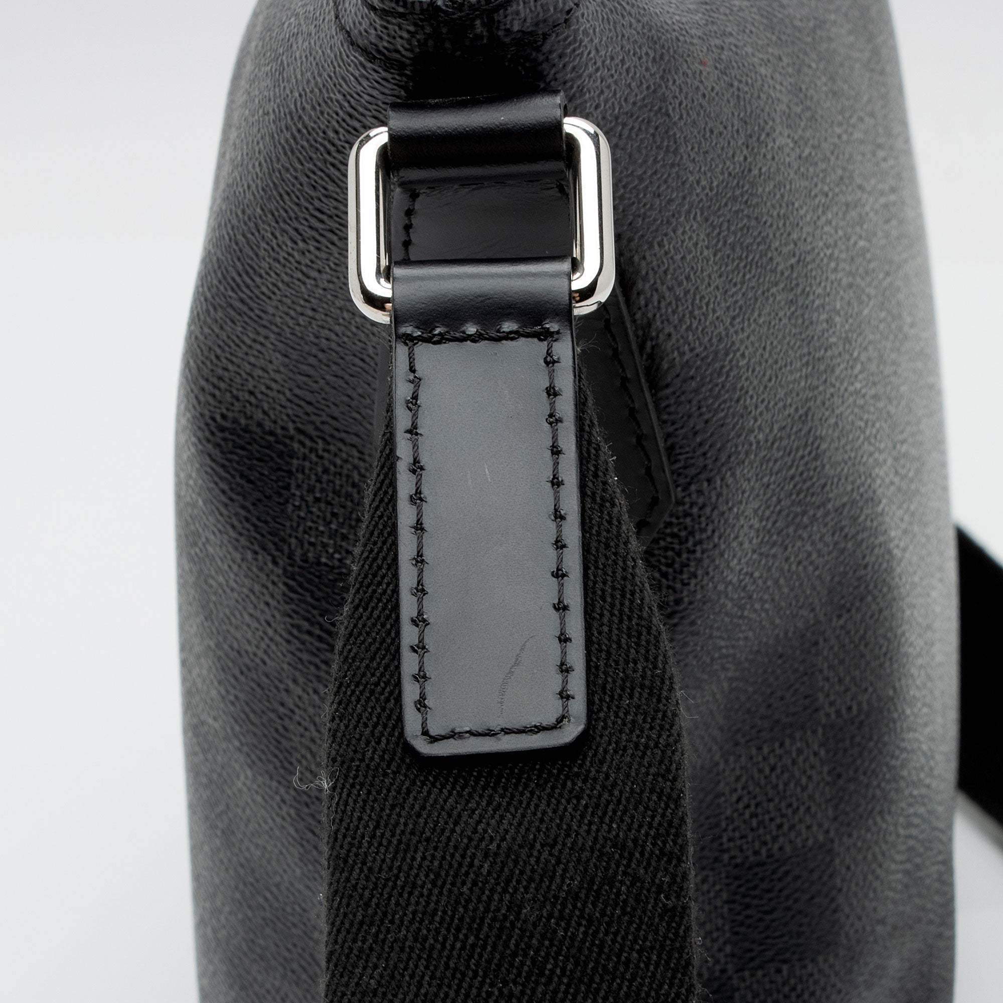 Louis Vuitton Damier Graphite Mick PM Shoulder Bag (SHF-qt5YT5)