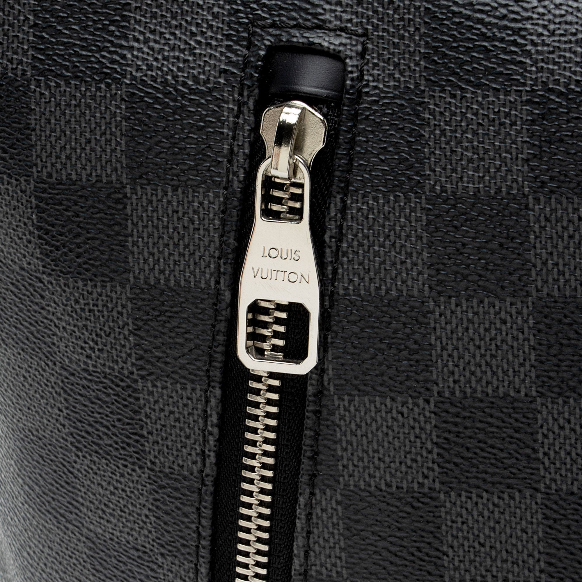 Louis Vuitton Damier Graphite Mick PM Shoulder Bag (SHF-qt5YT5)