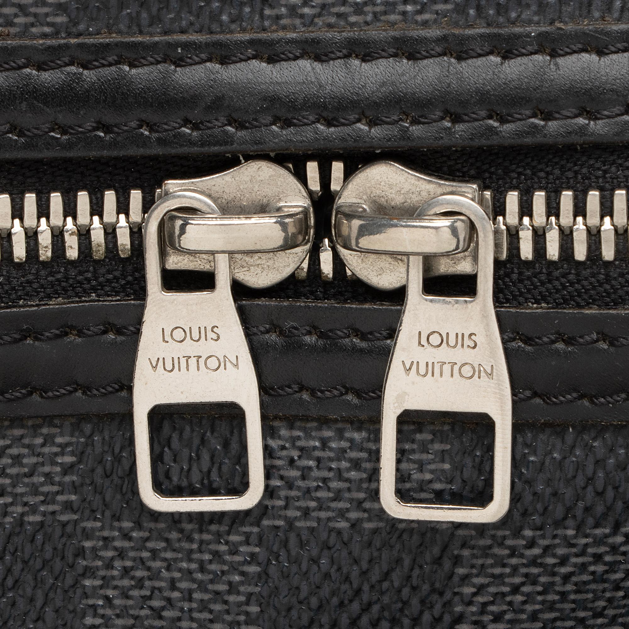 Louis Vuitton Damier Graphite Sac Leoh Messenger Bag (SHF-yLc74m)