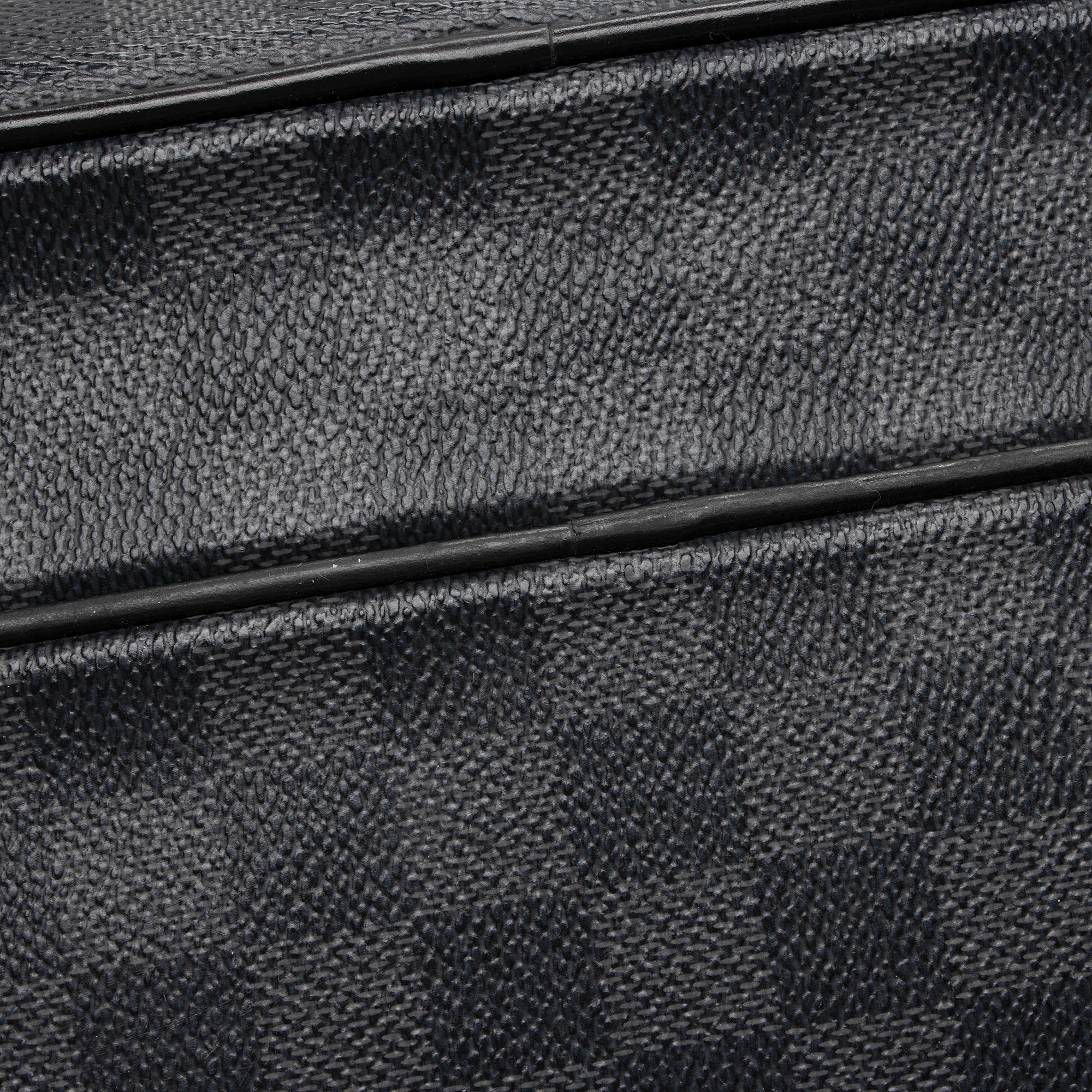 Louis Vuitton Damier Graphite Sac Leoh Messenger Bag (SHF-yLc74m)