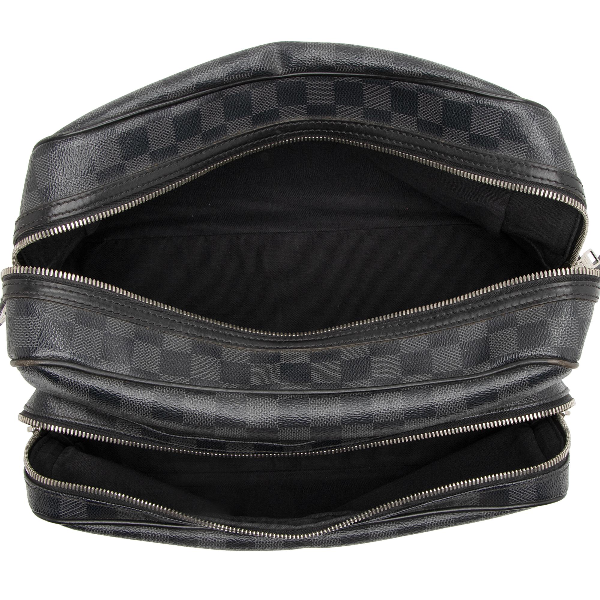 Louis Vuitton Damier Graphite Sac Leoh Messenger Bag (SHF-yLc74m)