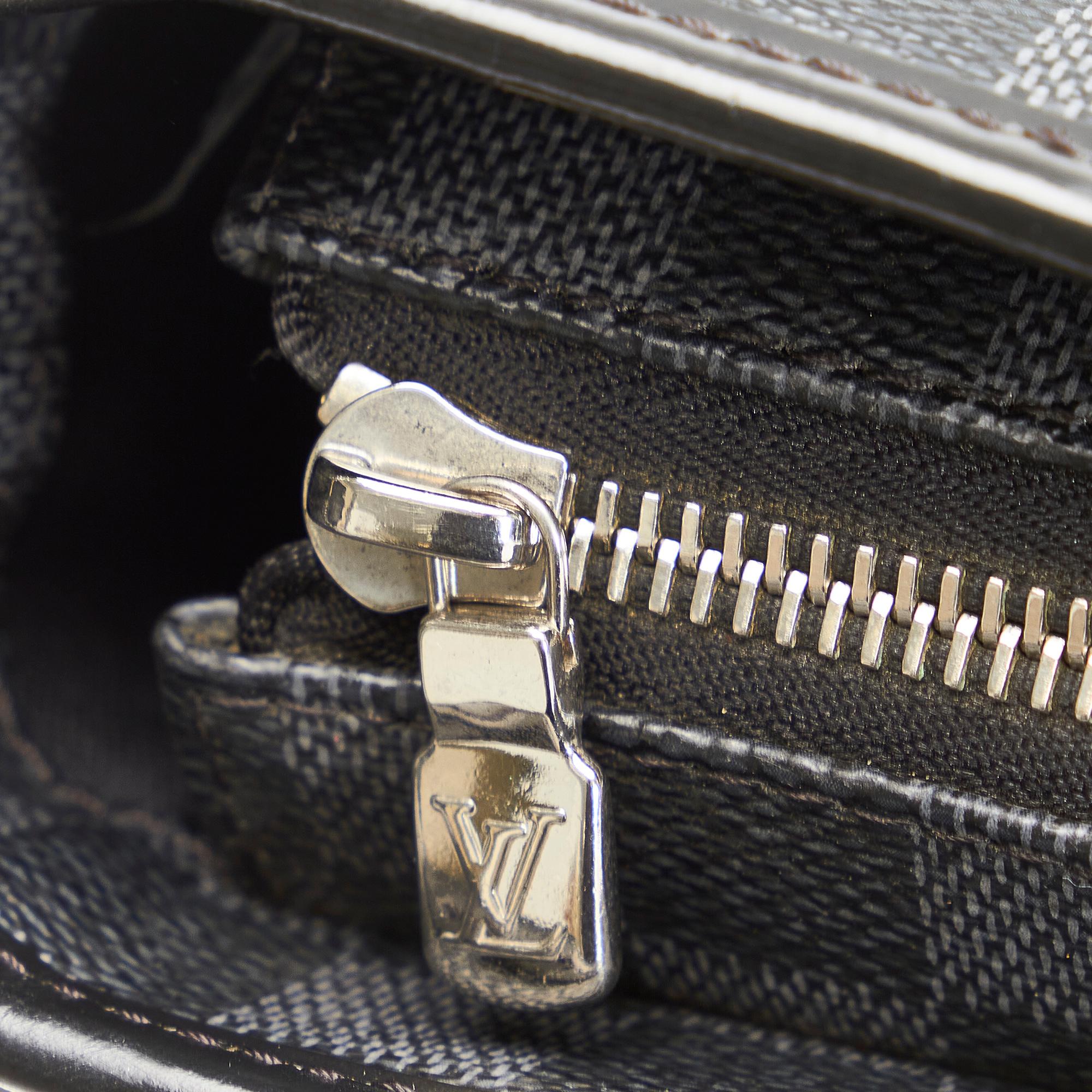 Louis Vuitton Damier Graphite Tadao PM (SHG-27FjjL)
