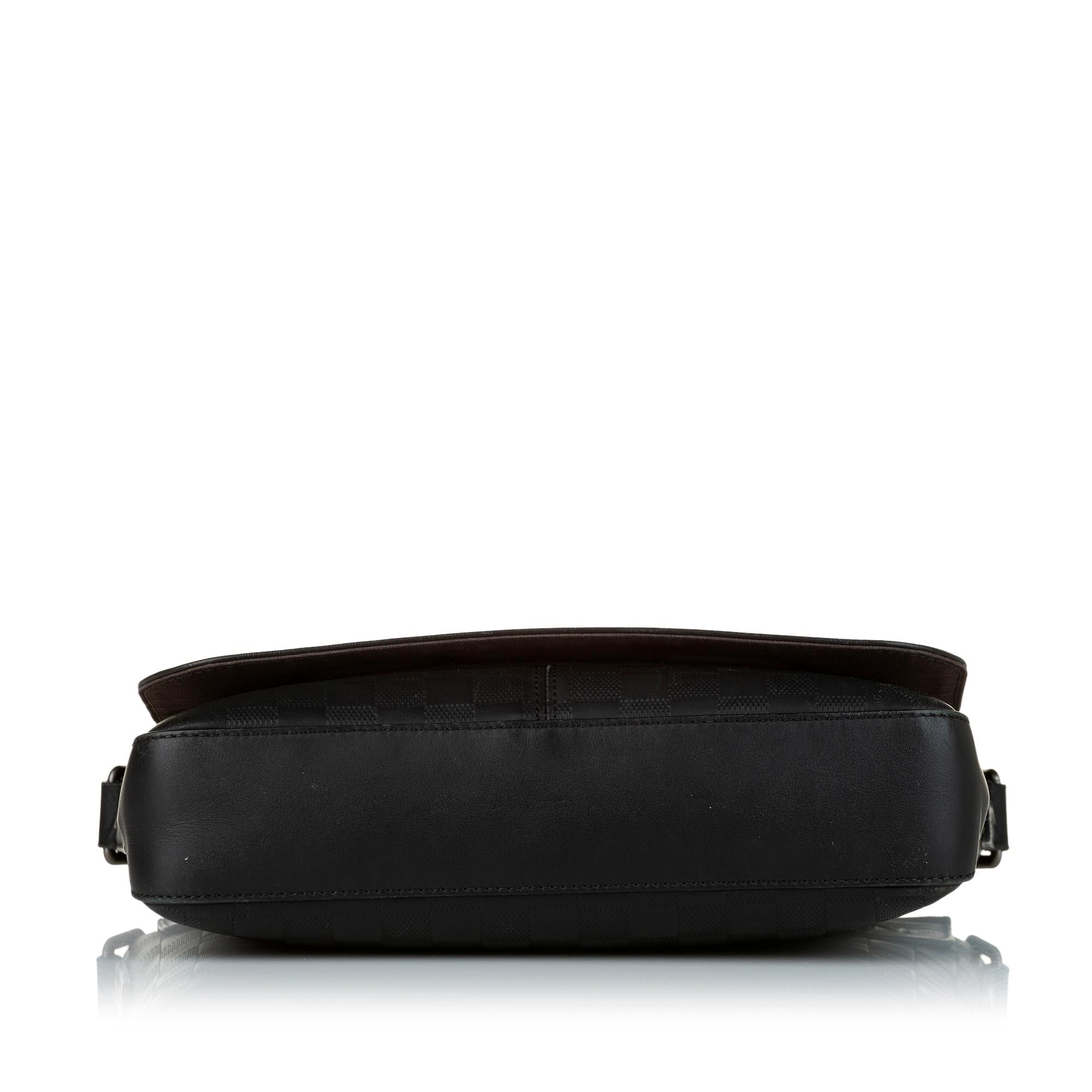 Louis Vuitton Damier Infini District MM (SHG-34786)
