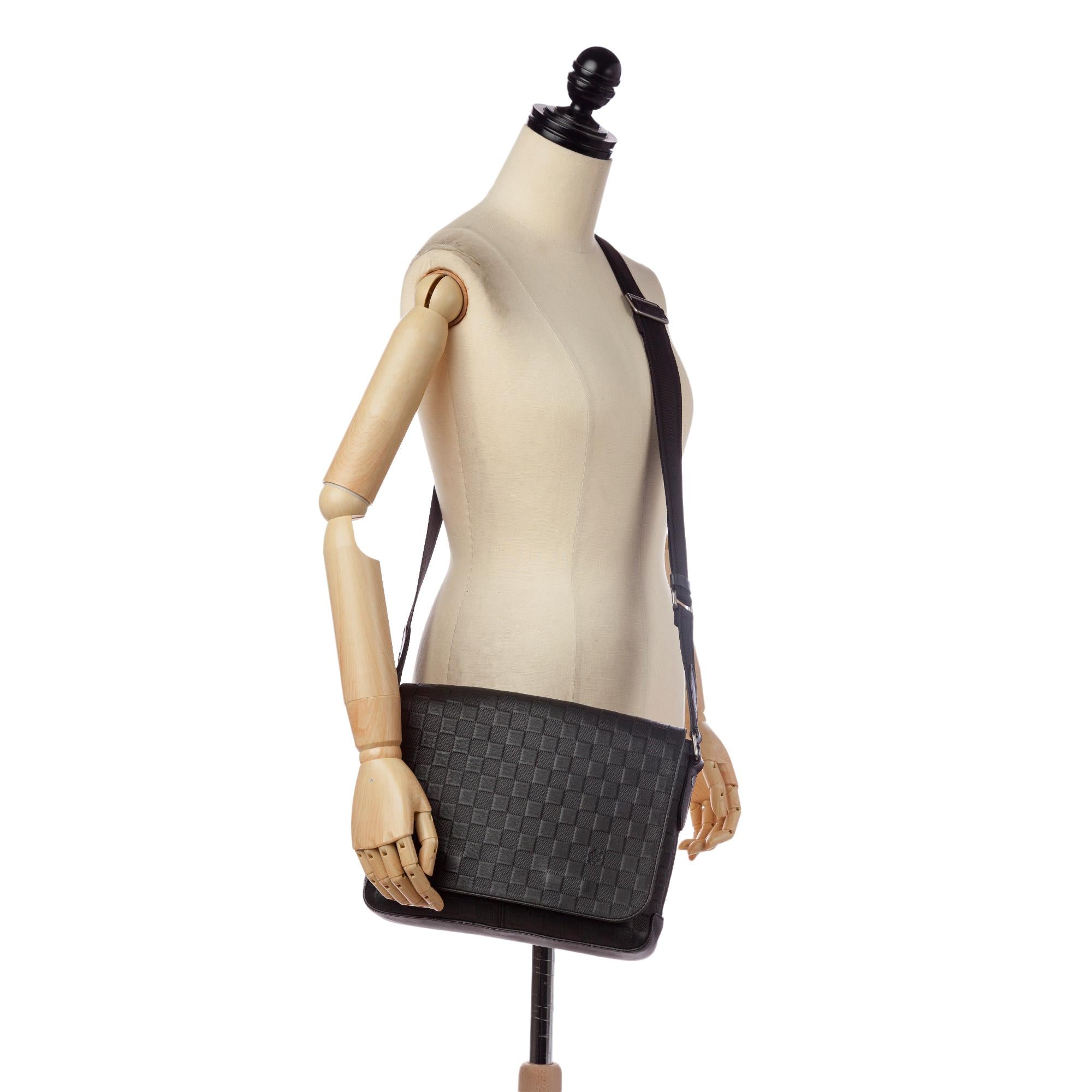 Louis Vuitton Damier Infini District MM (SHG-34786)