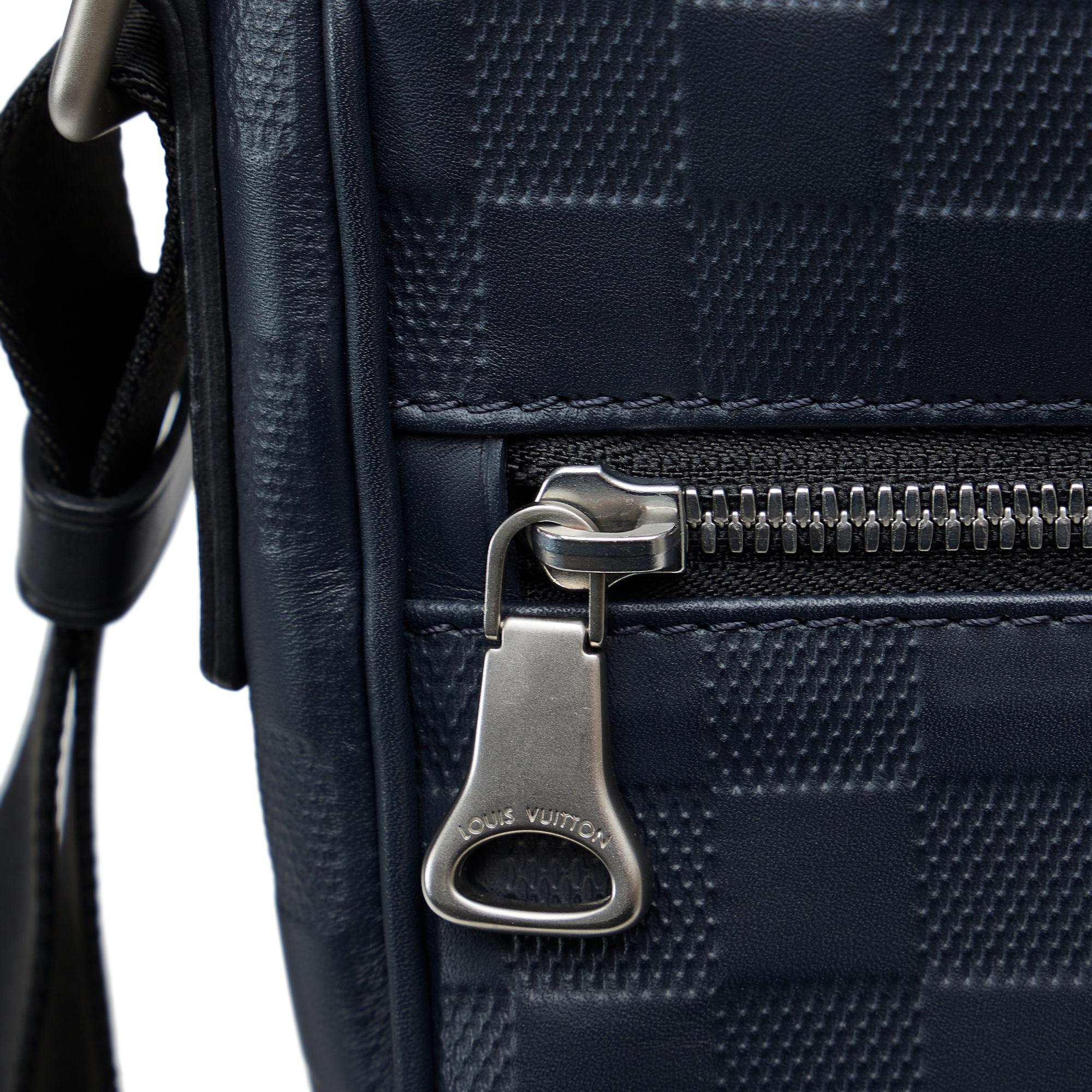 Louis Vuitton Damier Infini District MM (SHG-Um8soz)