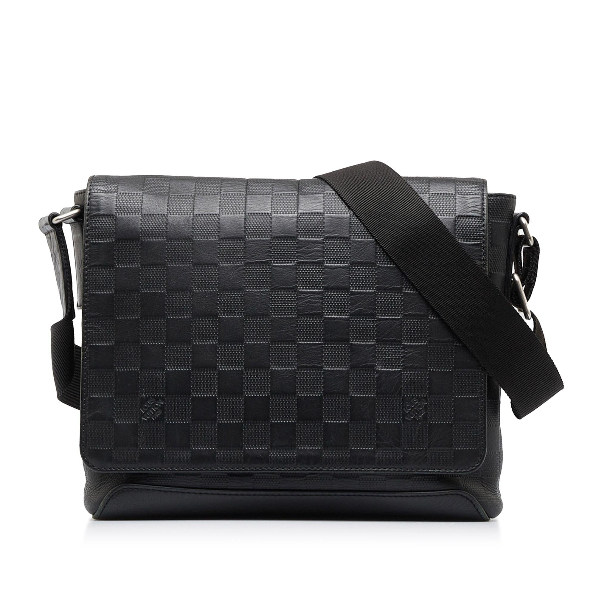 Louis Vuitton Damier Infini District PM (SHG-CUUbVe)
