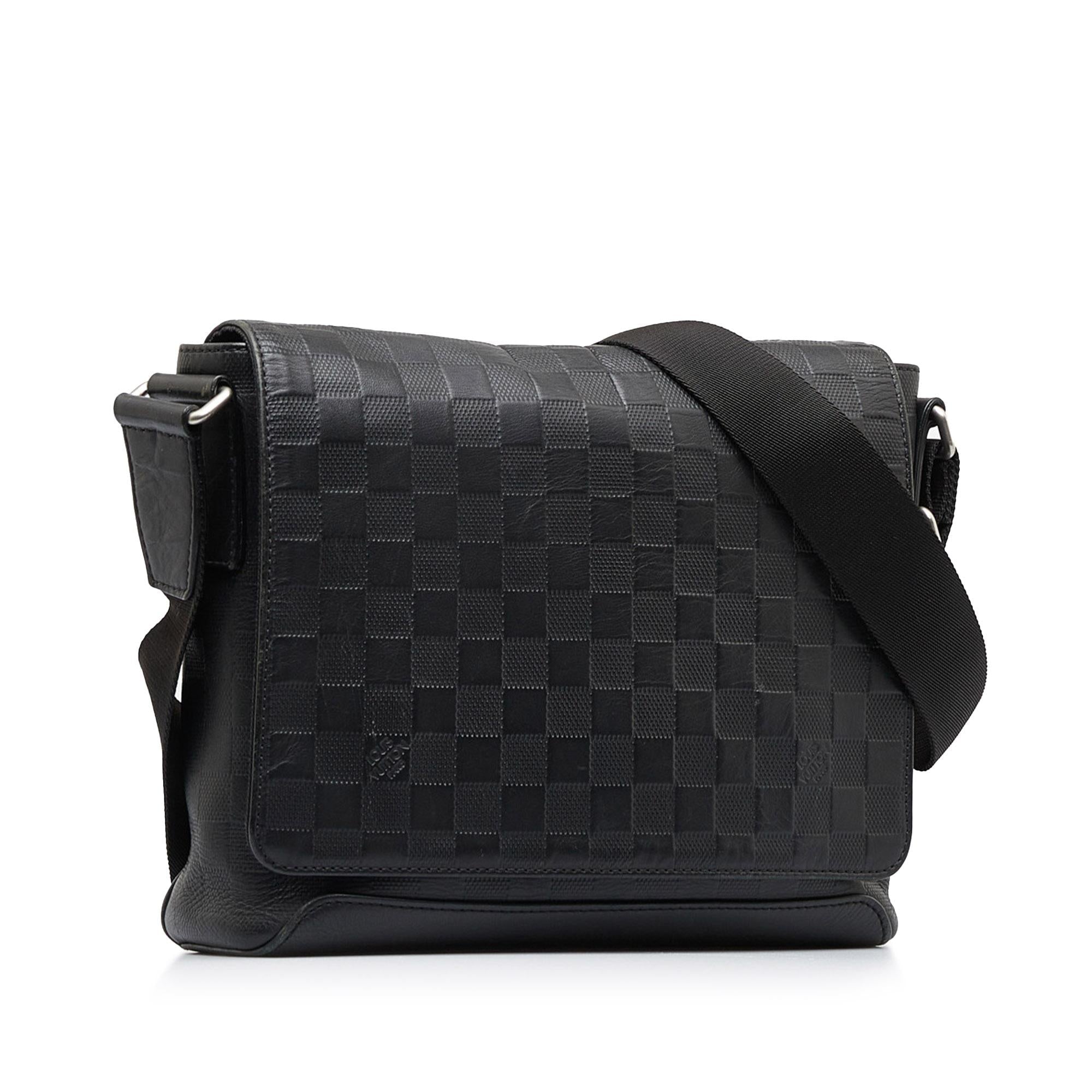 Louis Vuitton Damier Infini District PM (SHG-CUUbVe)