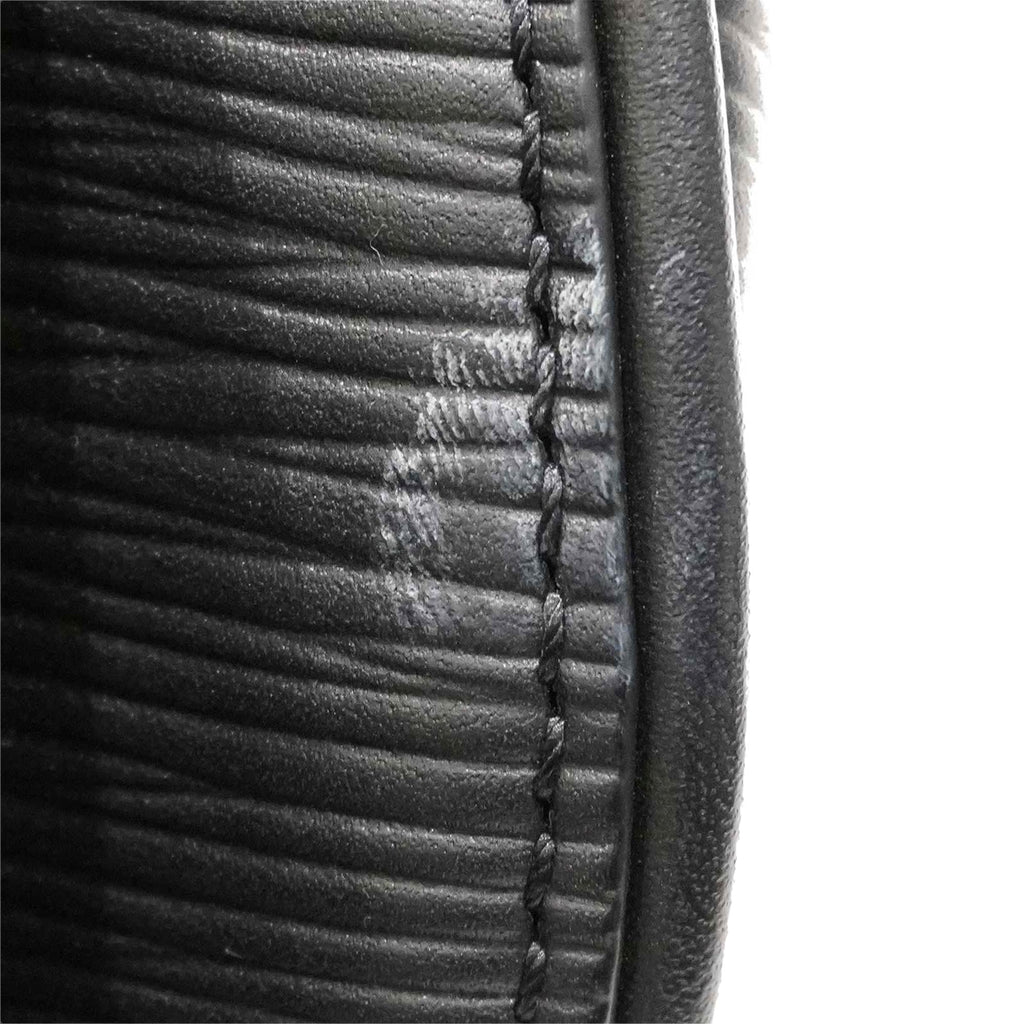 Louis Vuitton Epi Circle Bumbag (SHG-U44cIk)