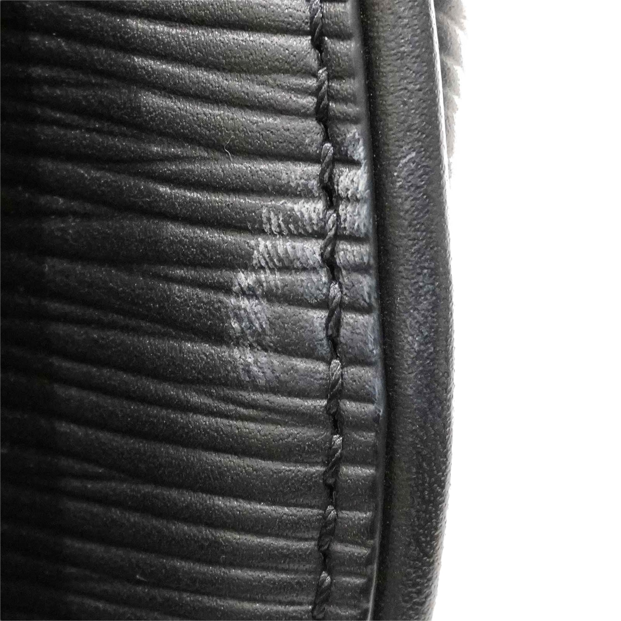 Louis Vuitton Epi Circle Bumbag (SHG-U44cIk)
