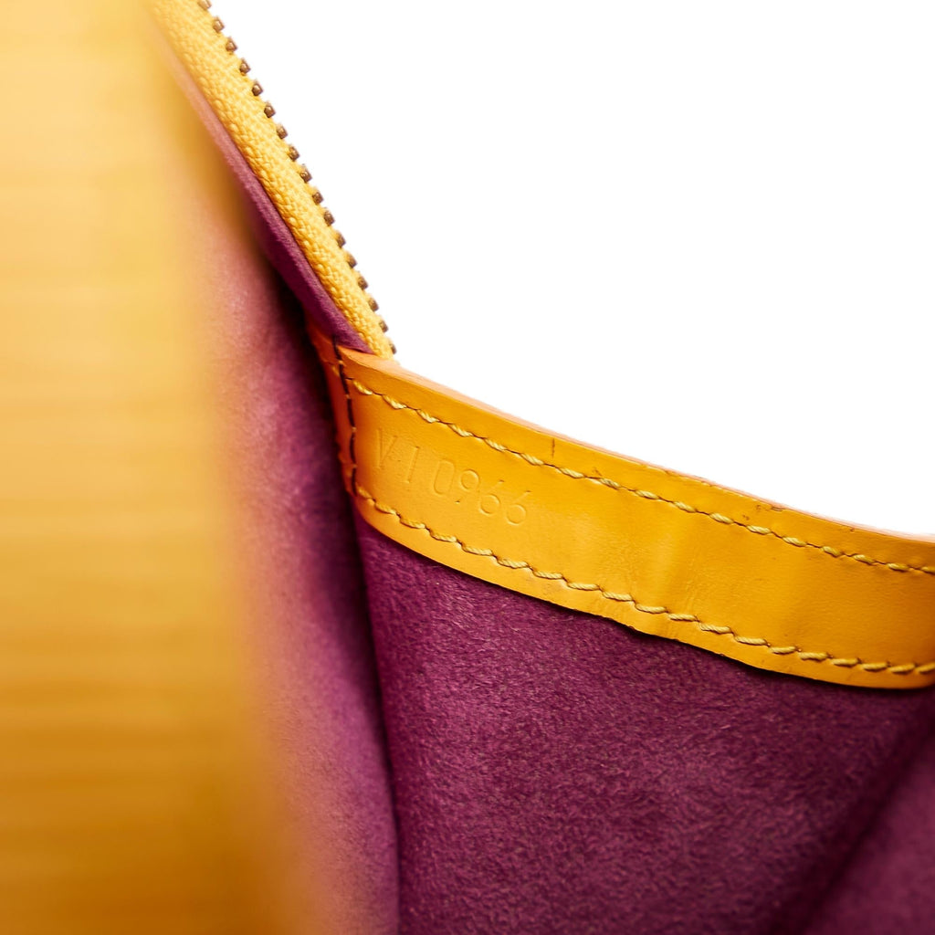 Louis Vuitton Epi Gobelins (SHG-29225)