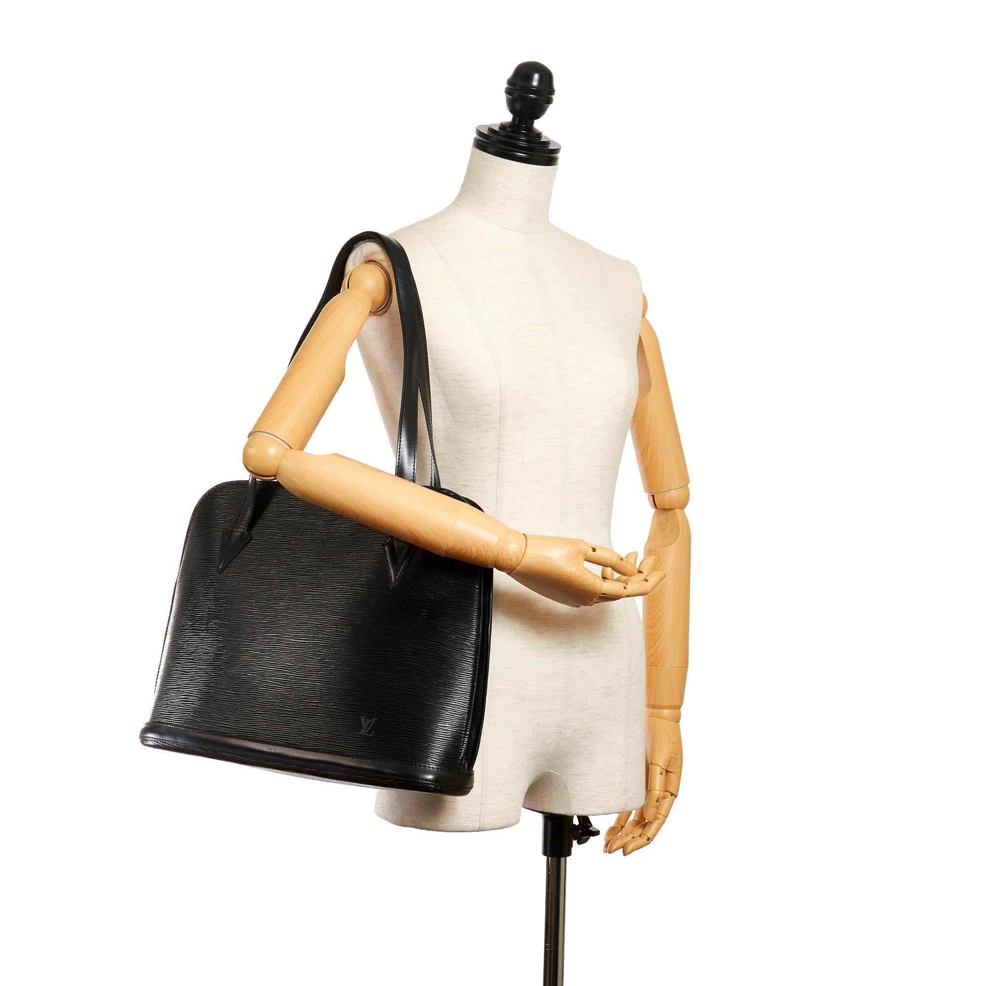 Louis Vuitton Epi Lussac (SHG-31628)