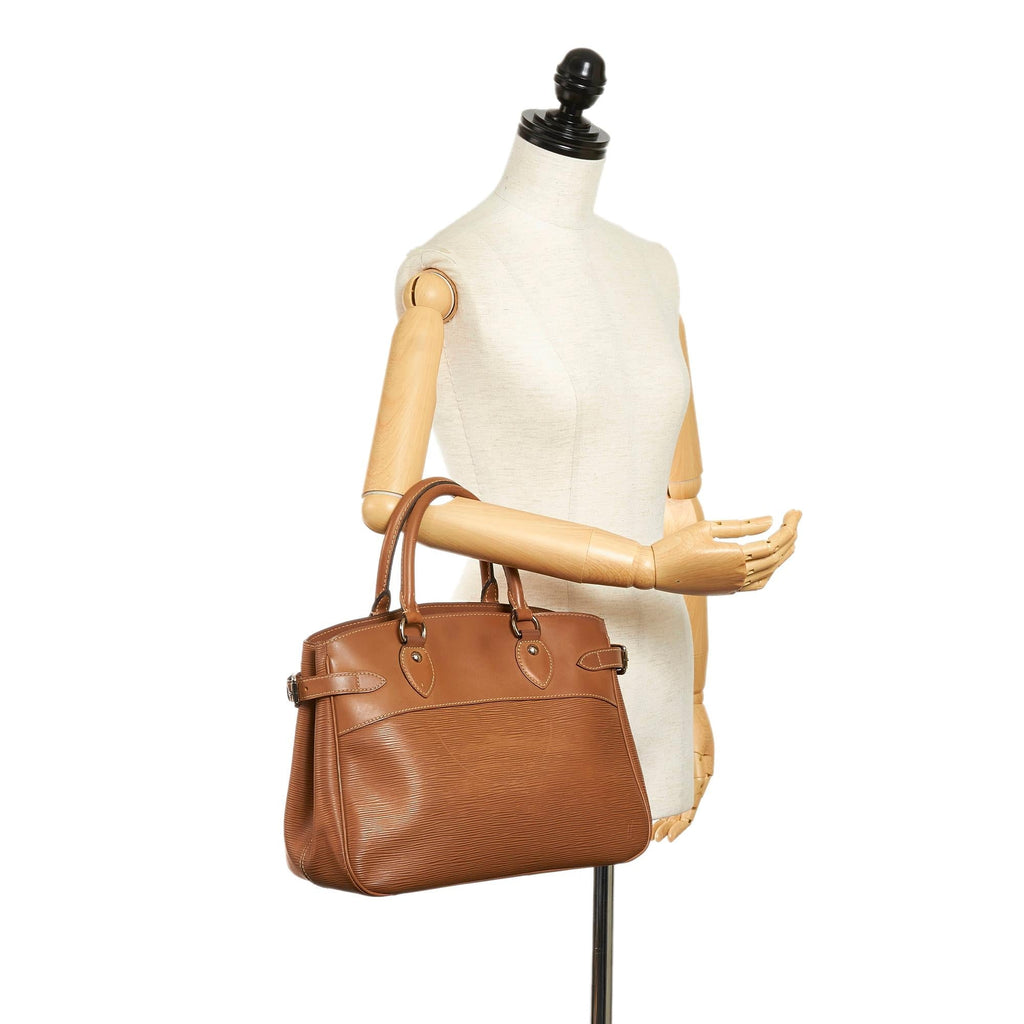 Louis Vuitton Epi Passy PM (SHG-31190)