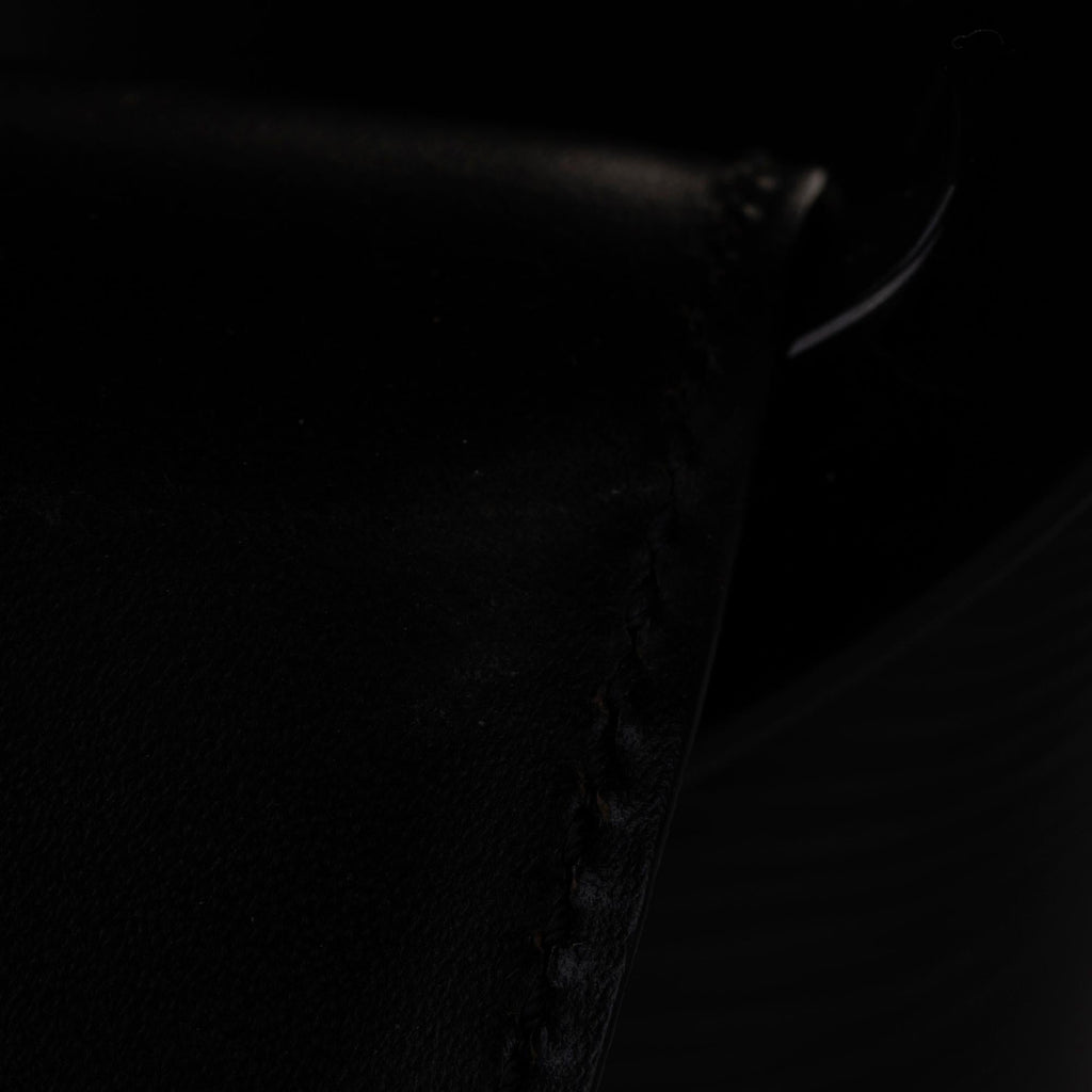 Louis Vuitton Epi Sac Verseau (SHG-31251)