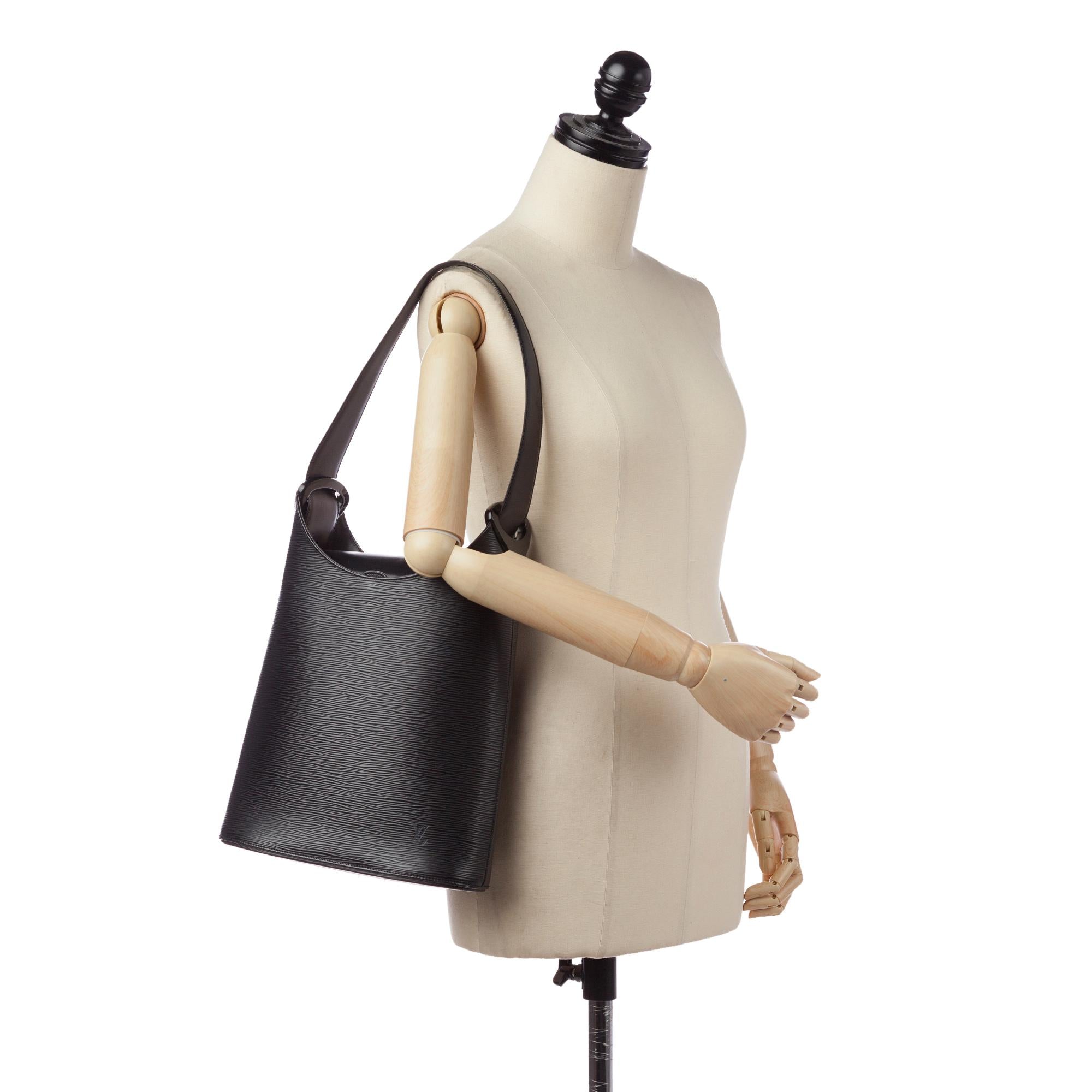 Louis Vuitton Epi Sac Verseau (SHG-31251)