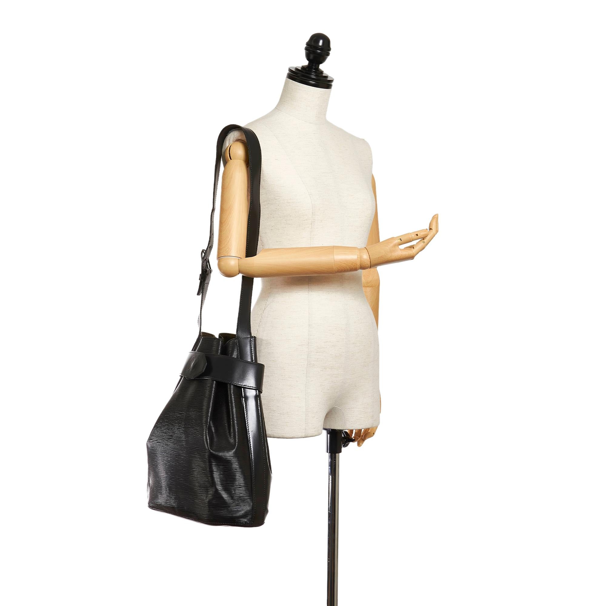 Louis Vuitton Epi Sac dEpaule (SHG-28676)