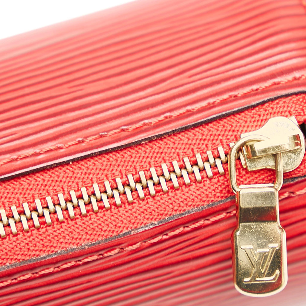 Louis Vuitton Epi Soufflot Pochette (SHG-31309)