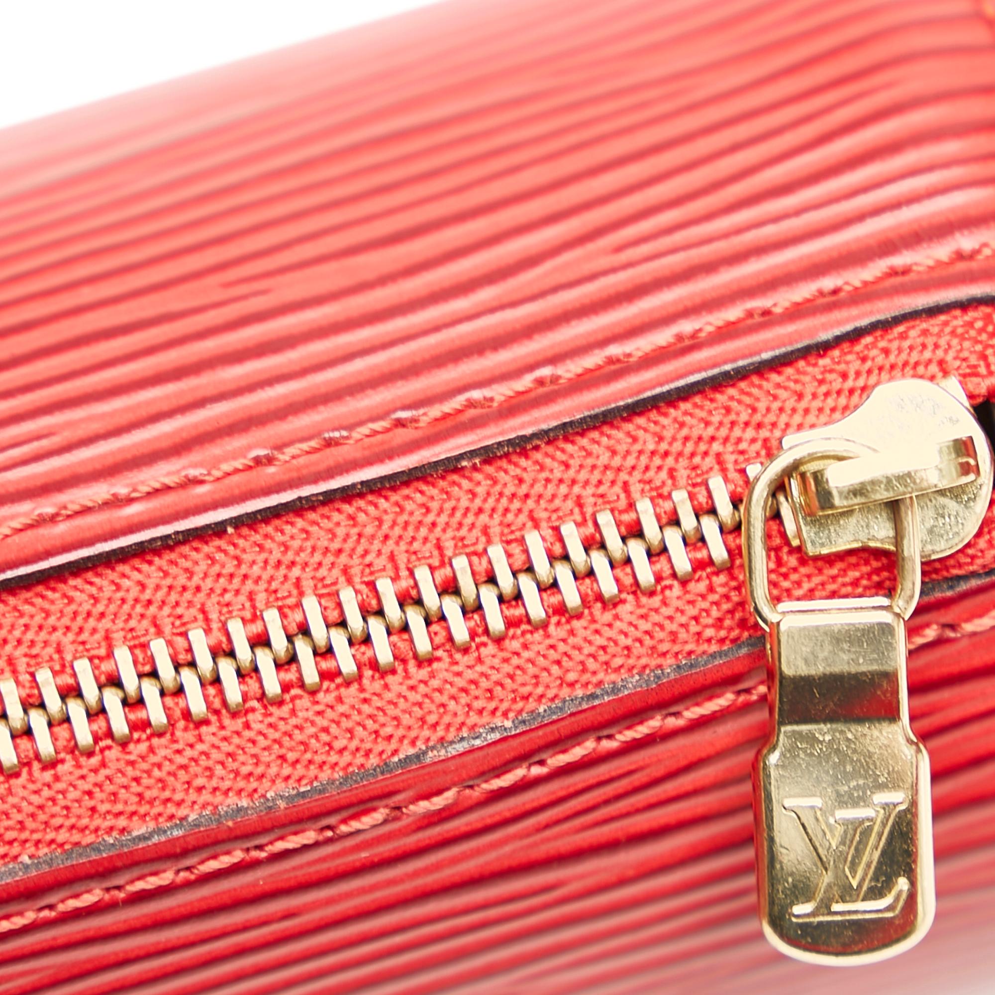 Louis Vuitton Epi Soufflot Pochette (SHG-31309)
