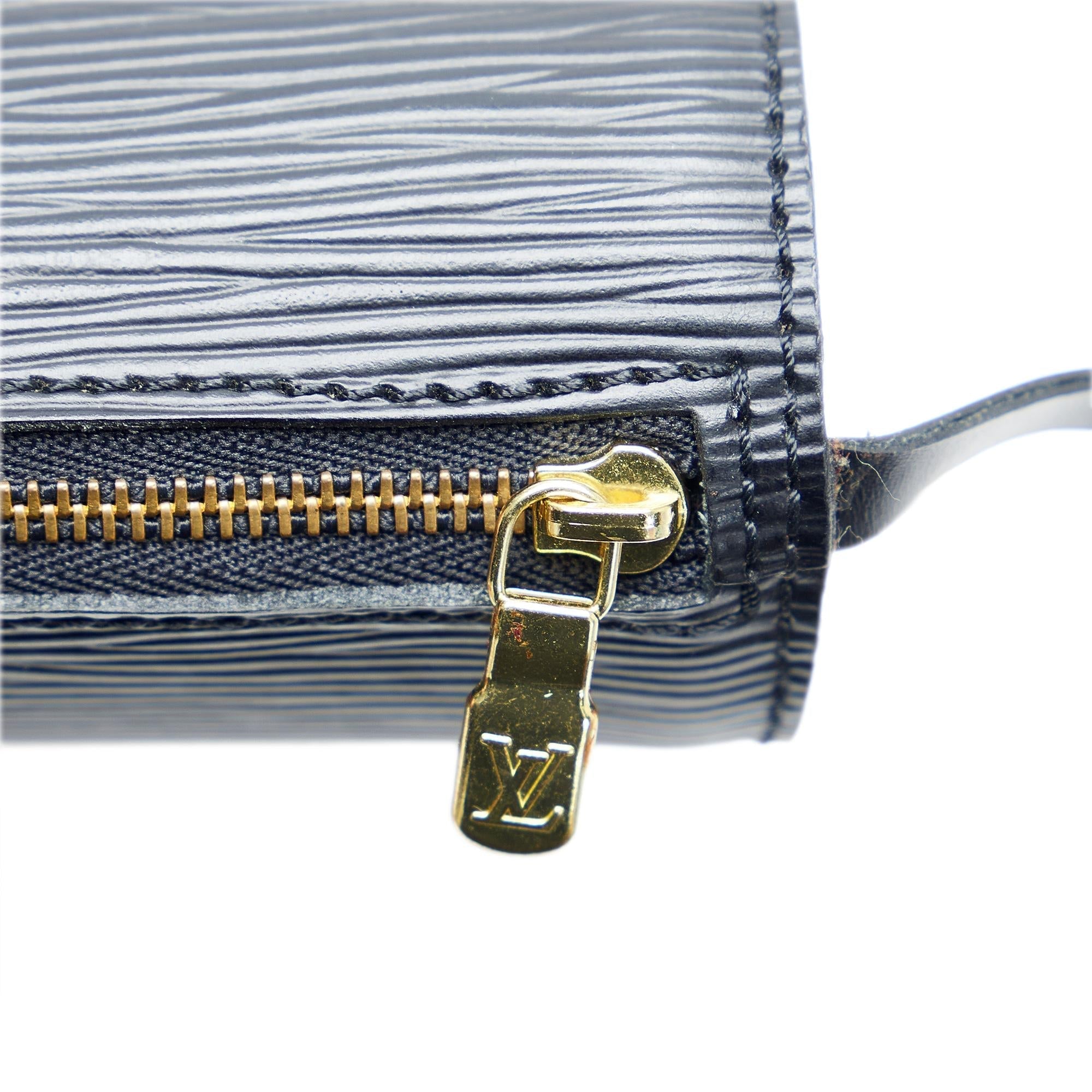 Louis Vuitton Epi Soufflot (SHG-dr7jCs)