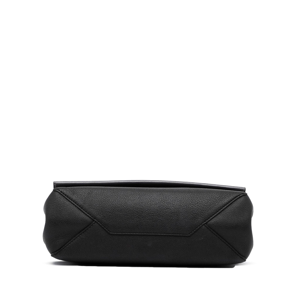 Louis Vuitton Eyelet LockMe II BB (SHG-hm4yM3)