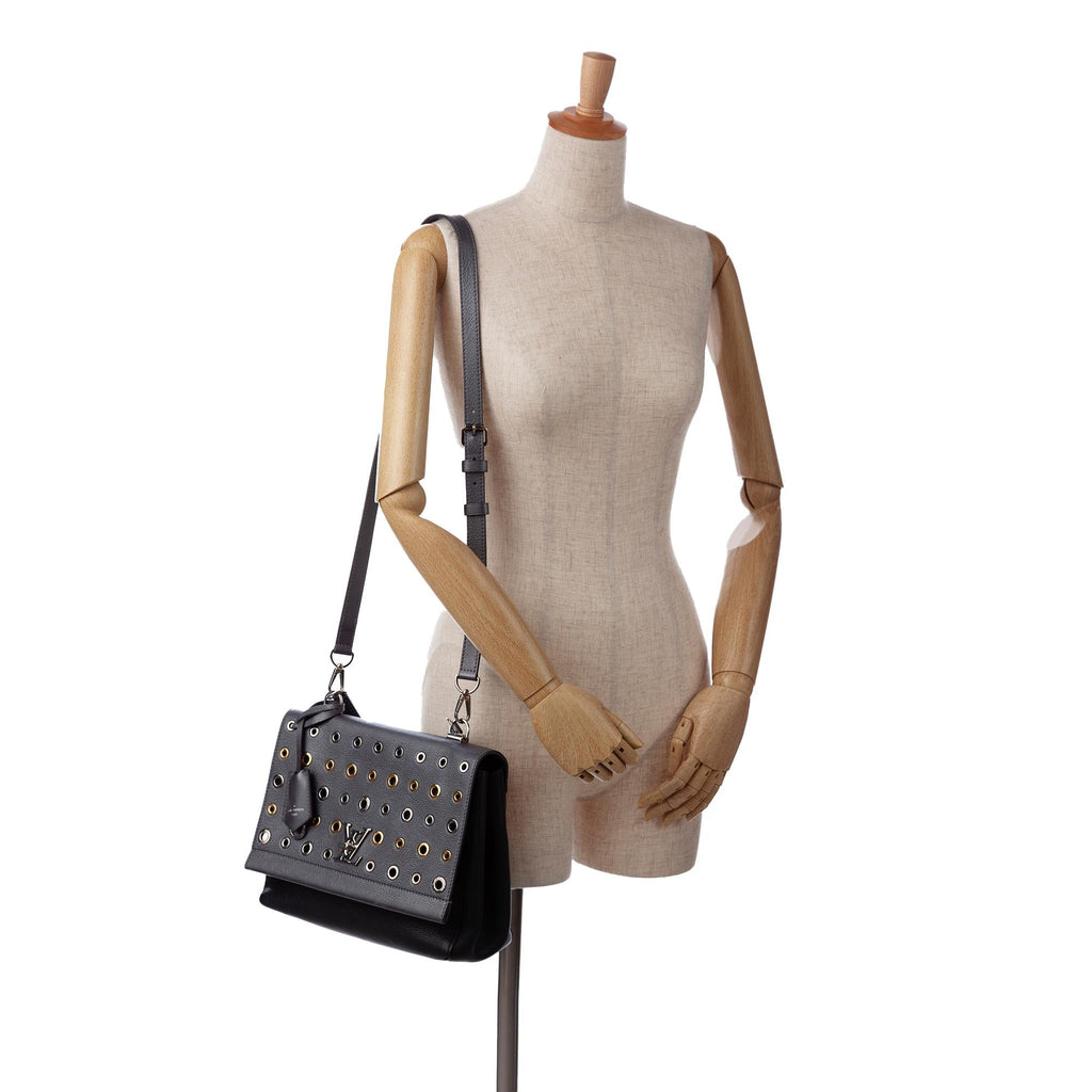 Louis Vuitton Eyelet LockMe II BB (SHG-hm4yM3)