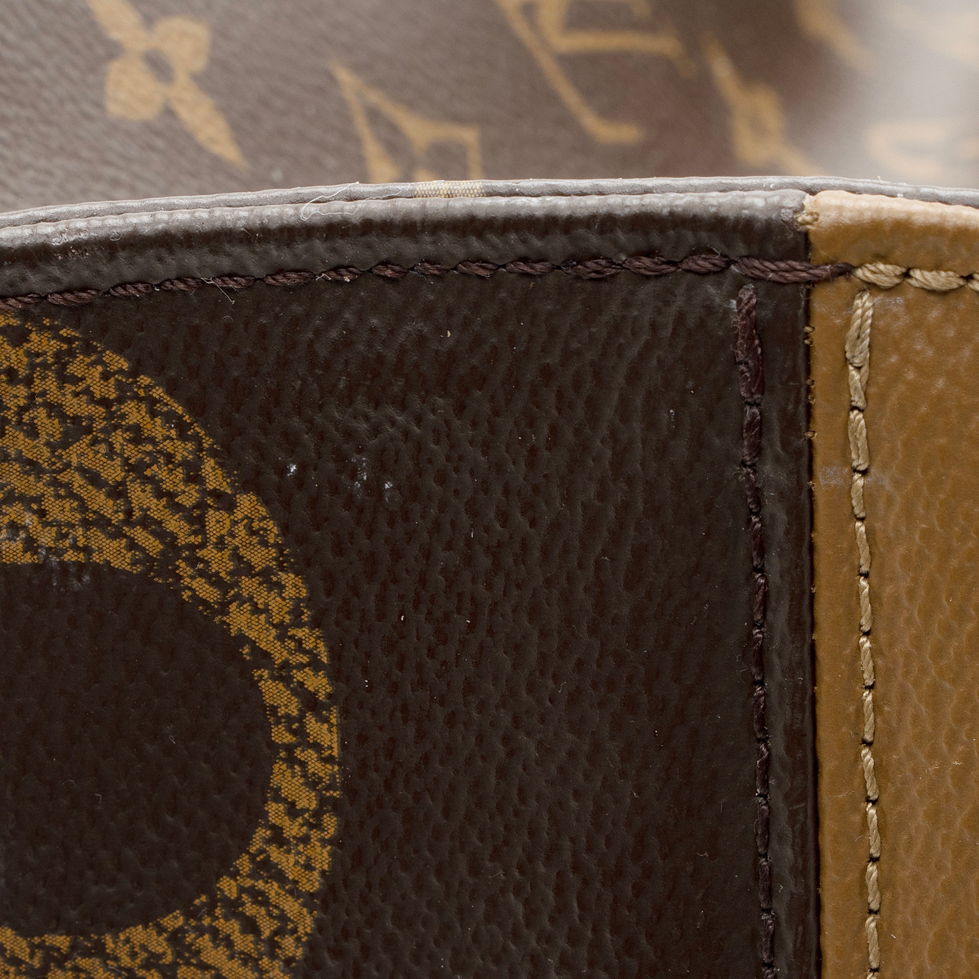 Louis Vuitton Giant Monogram Canvas Onthego MM Tote (SHF-22583)