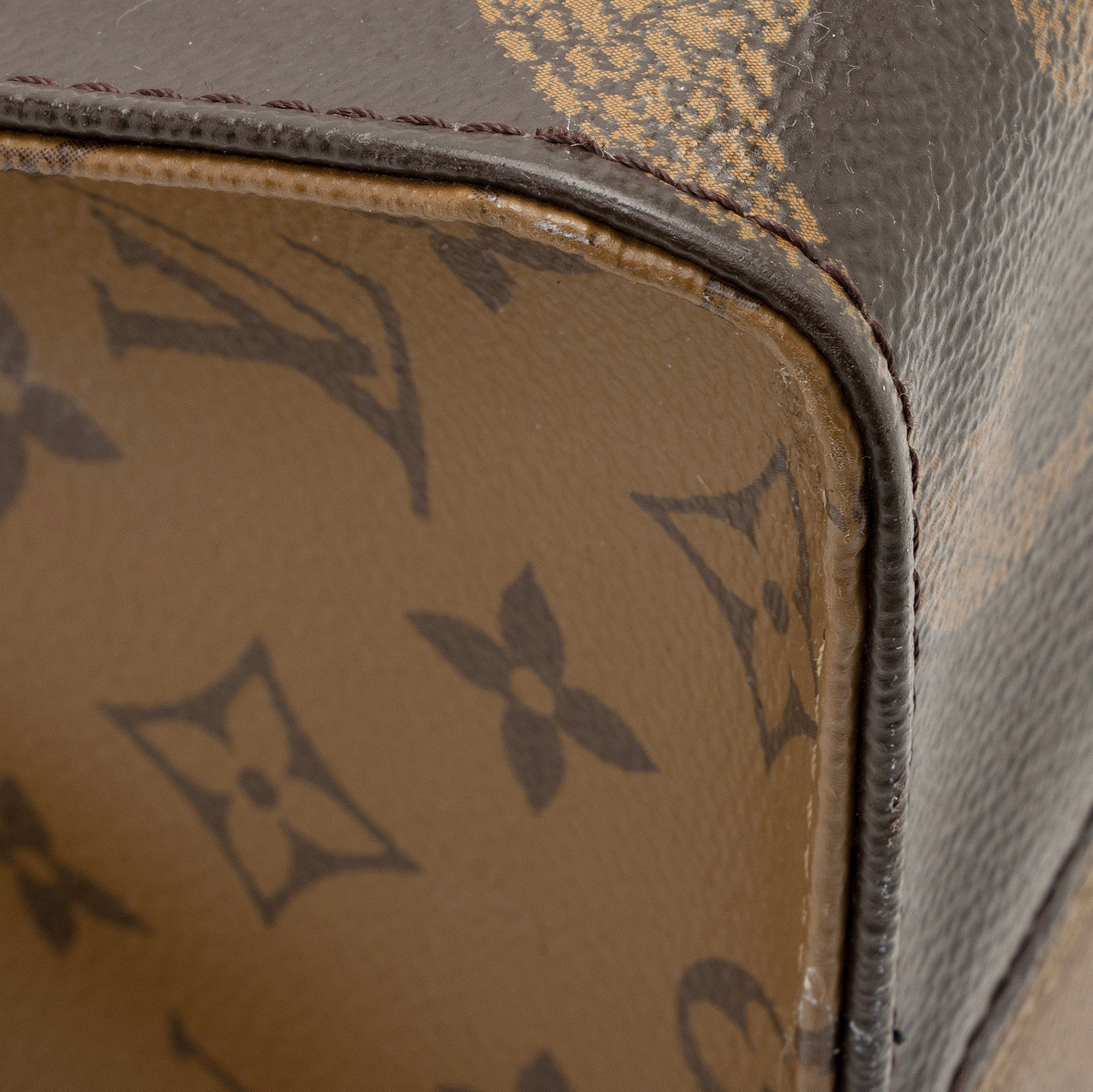 Louis Vuitton Giant Monogram Canvas Onthego MM Tote (SHF-22583)