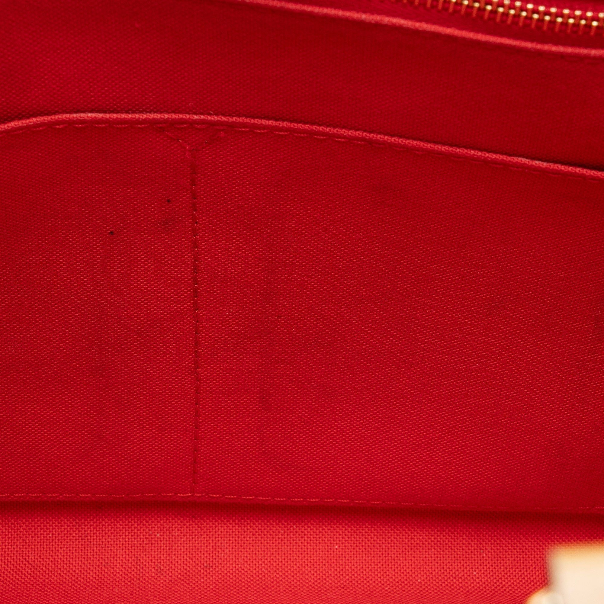 Louis Vuitton Giant Monogram Canvas Onthego MM Tote (SHF-zMPhIY)