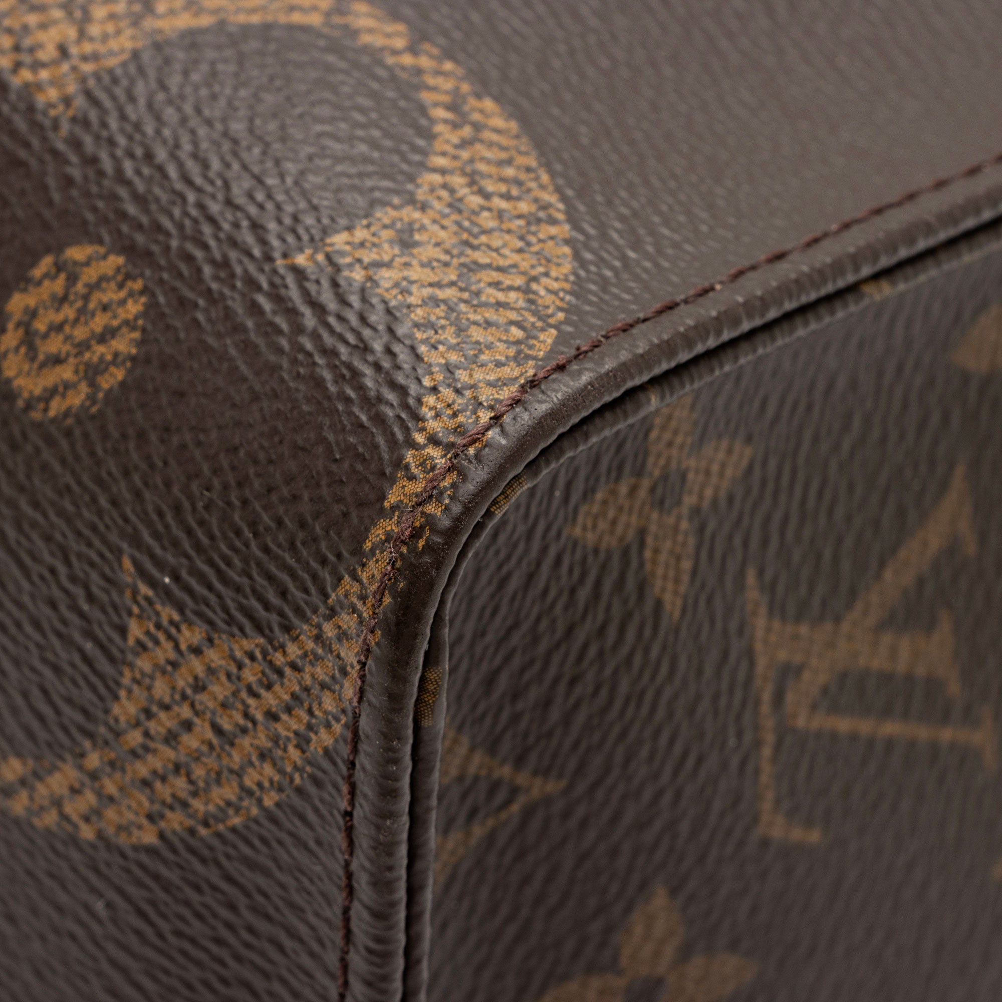 Louis Vuitton Giant Monogram Canvas Onthego MM Tote (SHF-HTs789)