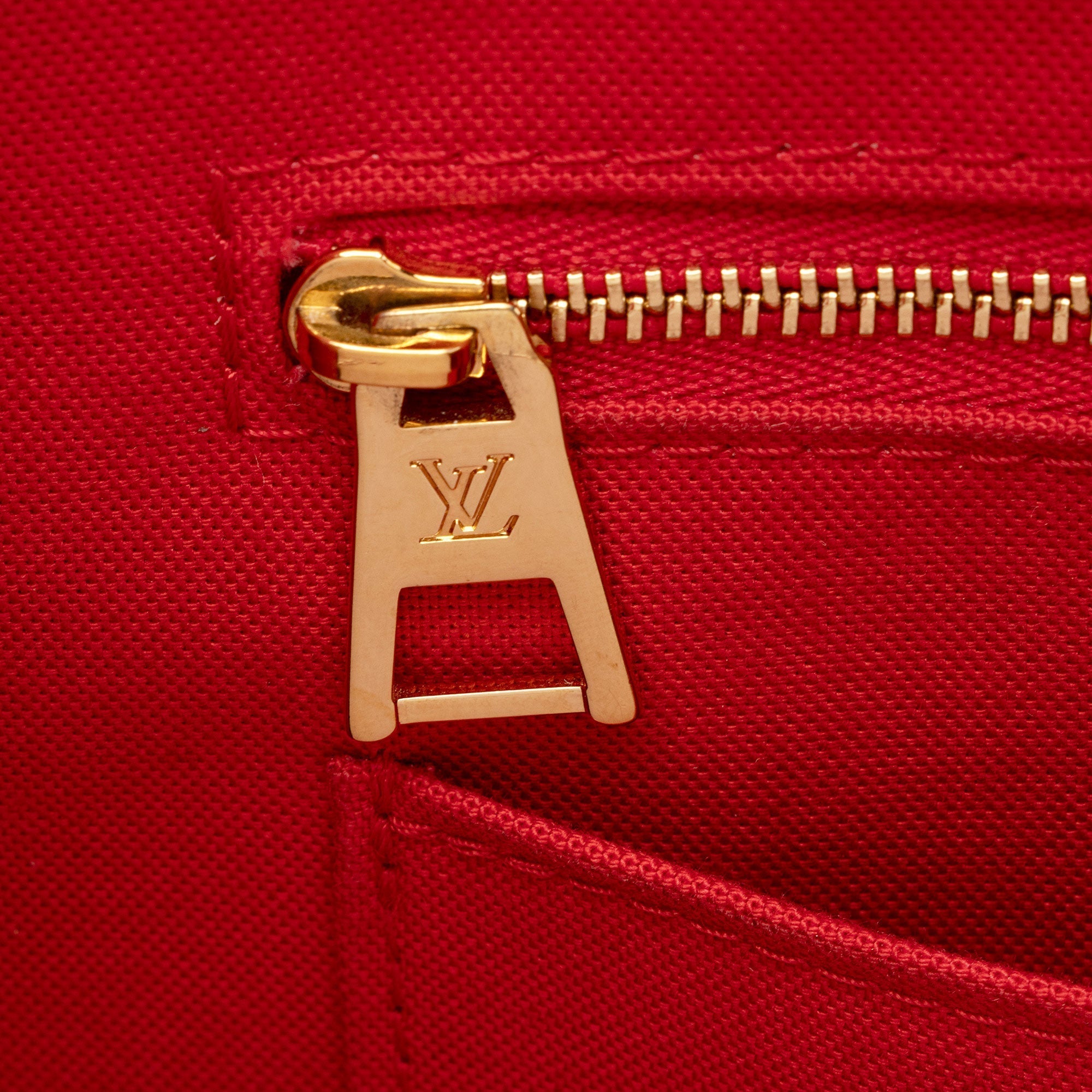 Louis Vuitton Giant Monogram Canvas Onthego MM Tote (SHF-HTs789)