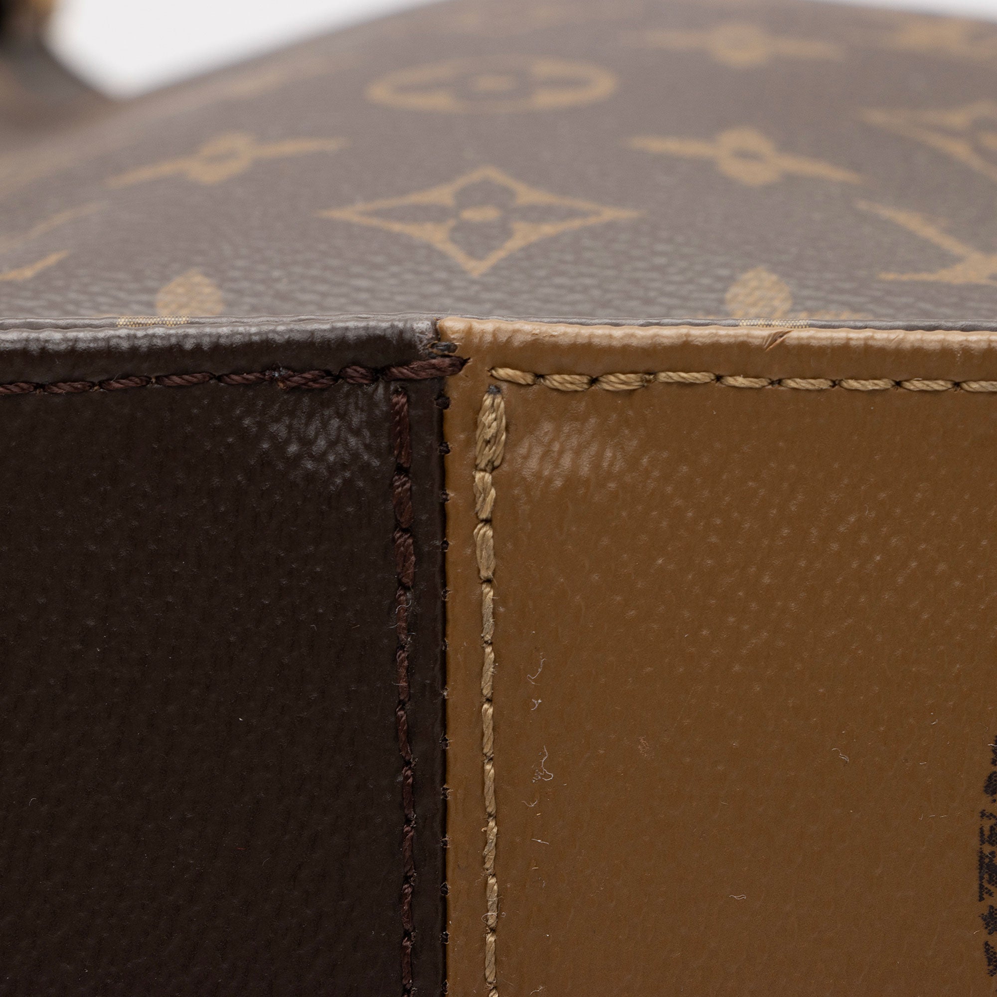 Louis Vuitton Giant Monogram Canvas Onthego MM Tote (SHF-HTs789)