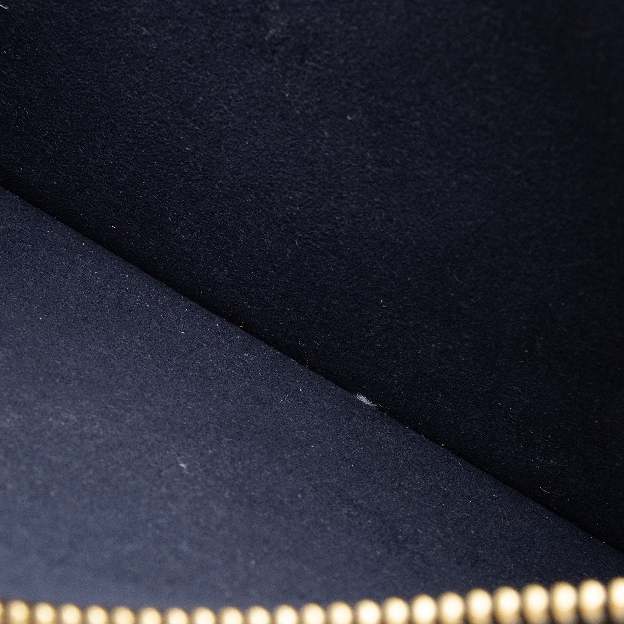 Louis Vuitton Giant Monogram Empreinte Neverfull MM Pochette (SHF-nVmtJ1)