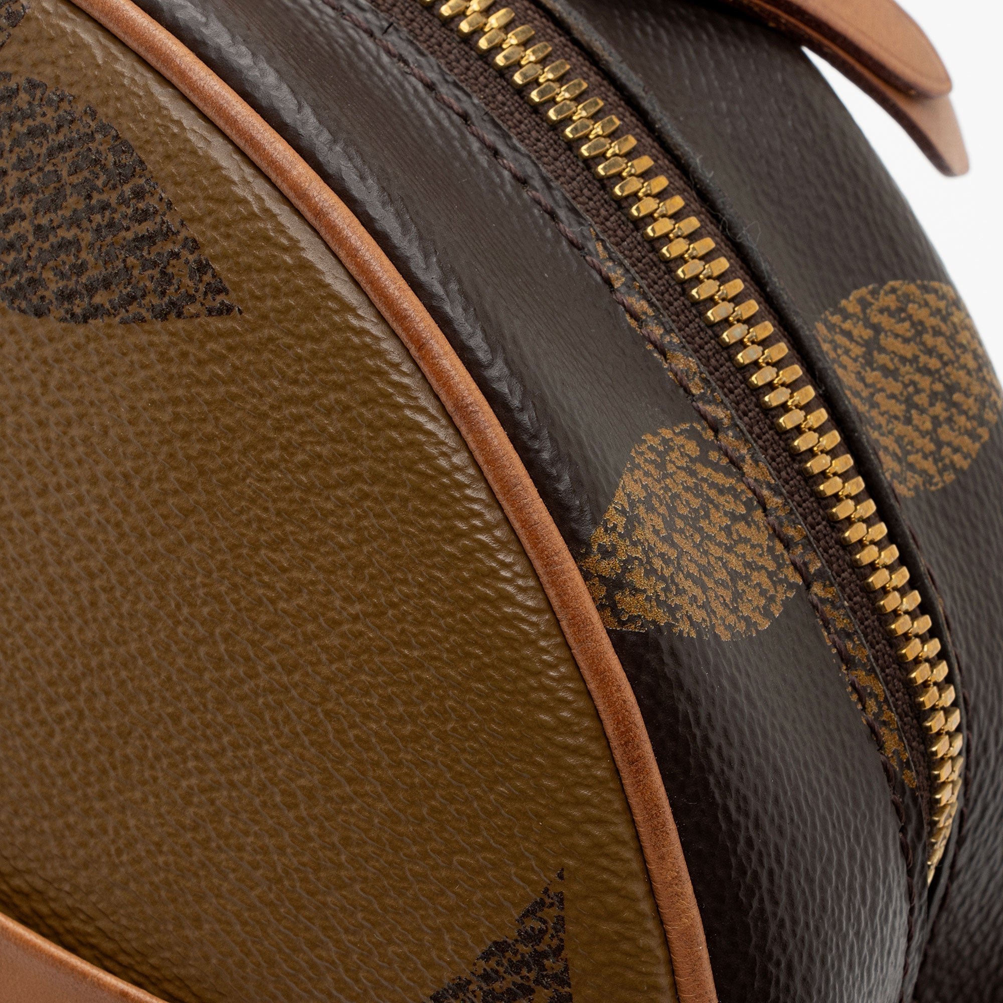 Louis Vuitton Giant Reverse Monogram Canvas Boite Chapeau Souple MM Shoulder Bag (SHF-JuvghO)