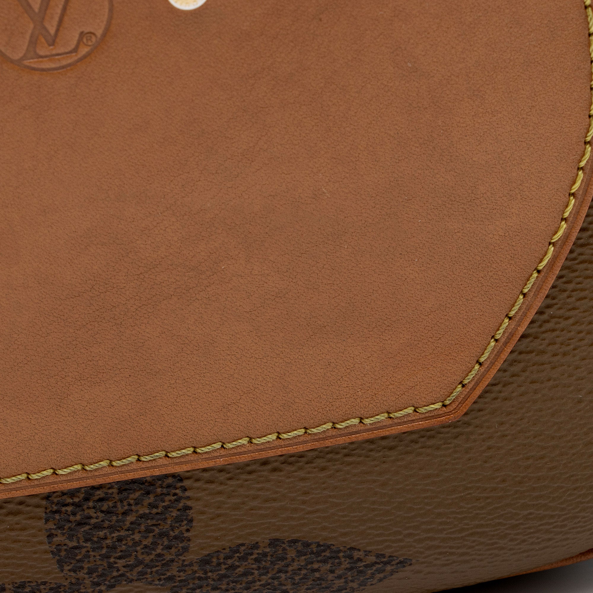 Louis Vuitton Giant Reverse Monogram Canvas Boite Chapeau Souple MM Shoulder Bag (SHF-JuvghO)