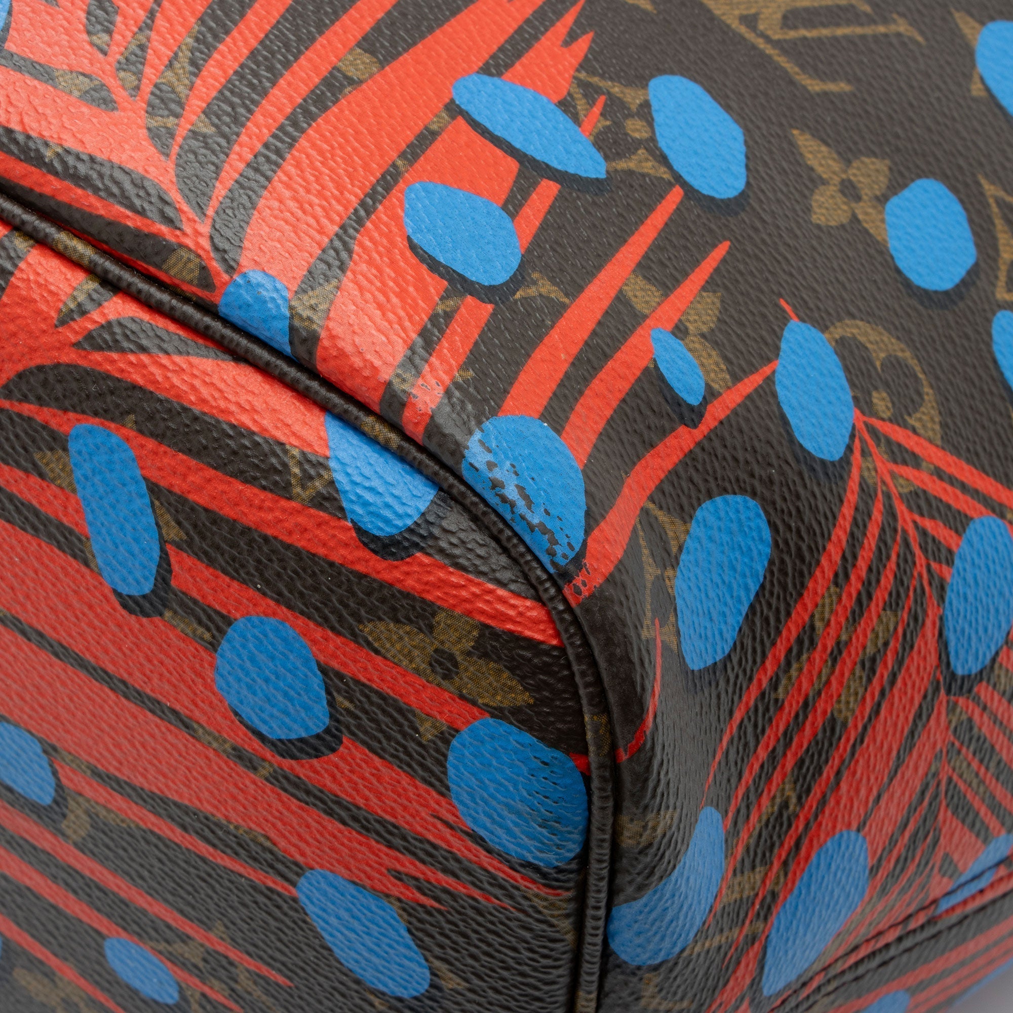 Louis Vuitton Limited Edition Monogram Canvas Jungle Dots Neverfull MM Tote (SHF-swTGB5)