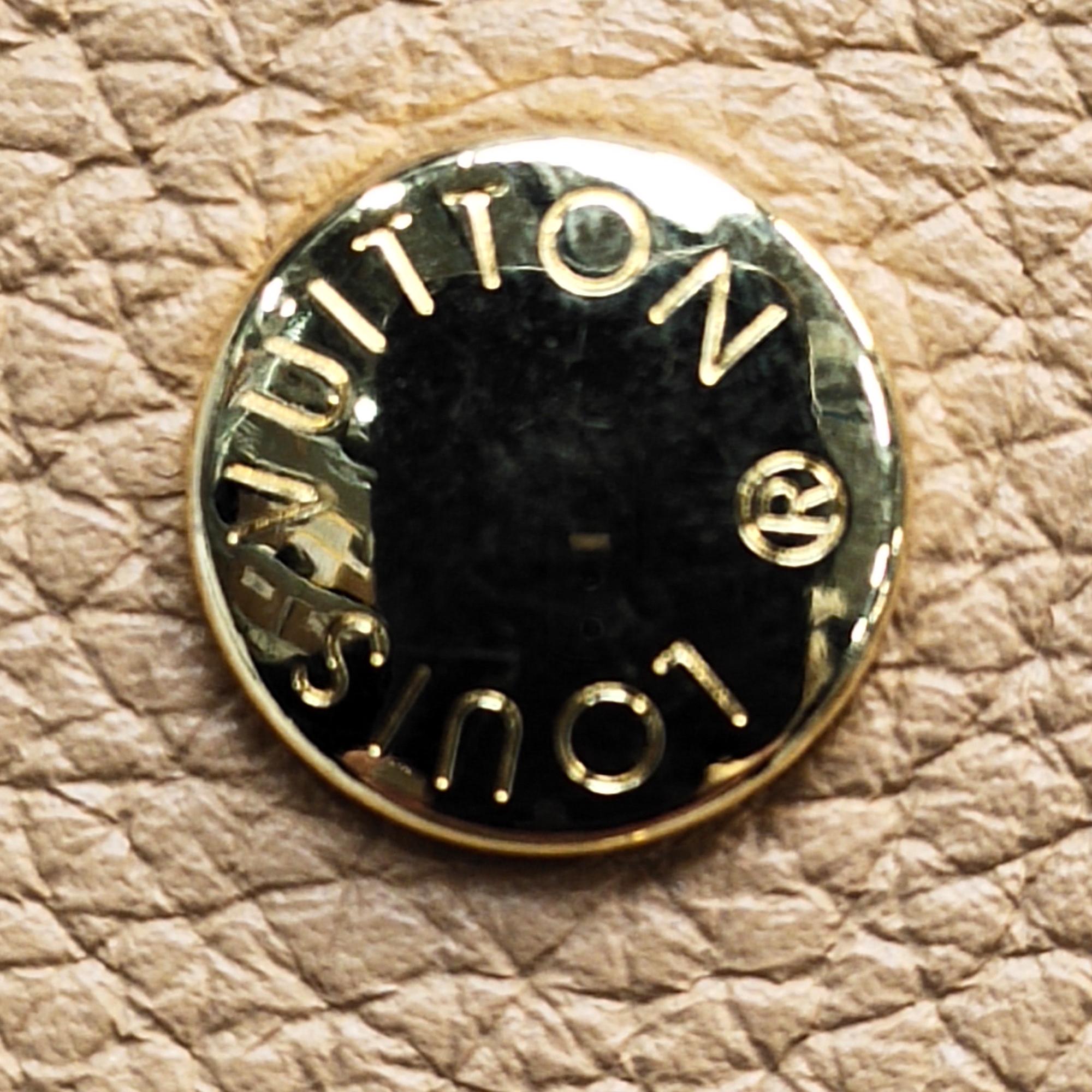 Louis Vuitton Lockme Bucket MM (SHG-aHcs25)