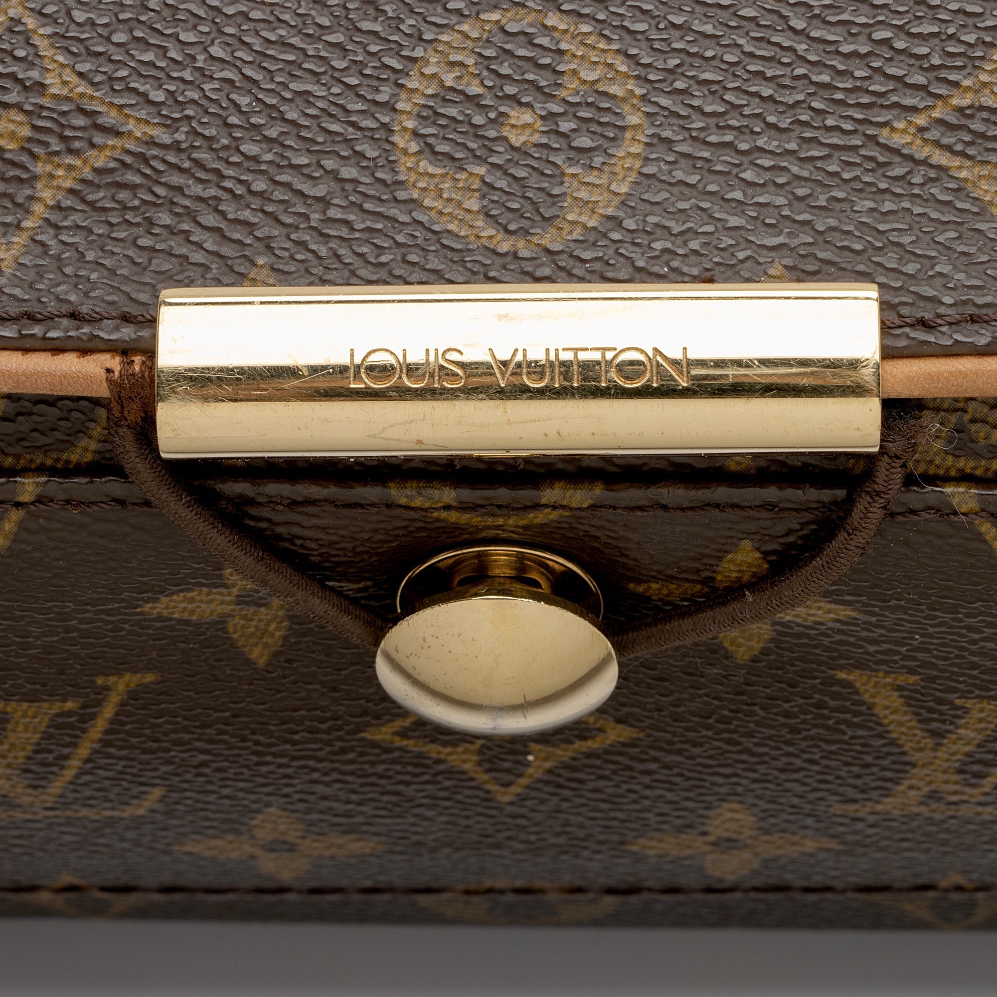Louis Vuitton Monogram Canvas Abbesses Messenger Bag (SHF-yehWmg)