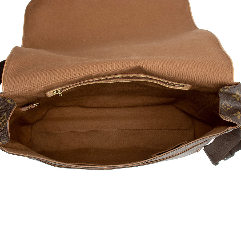 Louis Vuitton Monogram Canvas Abbesses Messenger Bag (SHF-yehWmg)