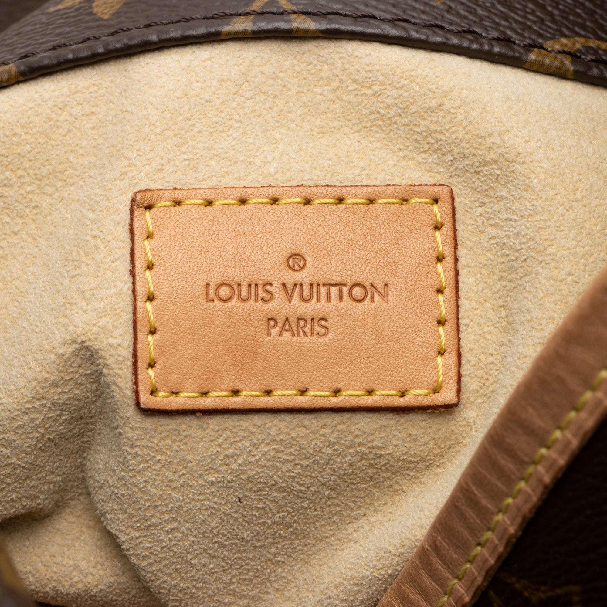 Louis Vuitton Monogram Canvas Artsy MM Shoulder Bag (SHF-23748)
