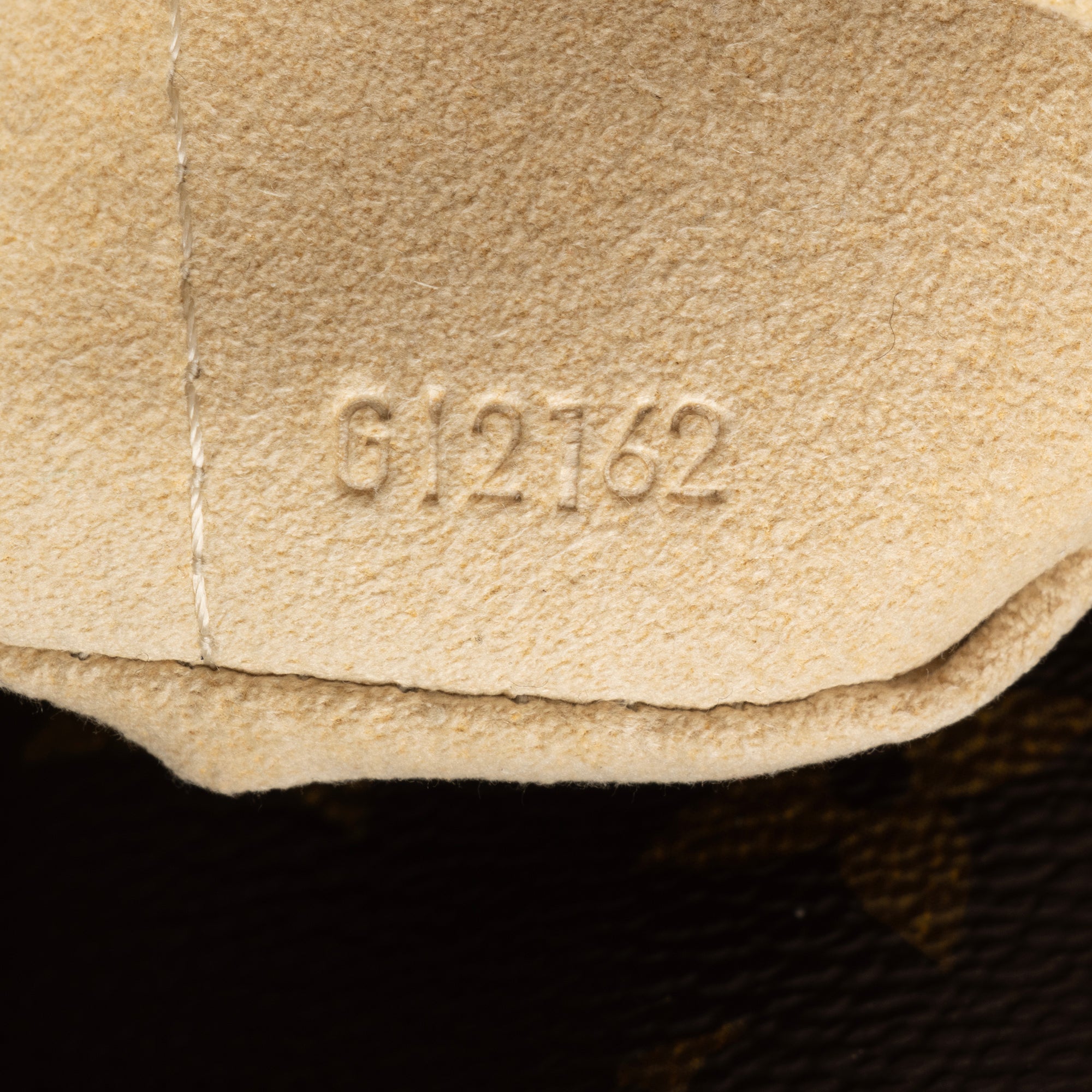 Louis Vuitton Monogram Canvas Artsy MM Shoulder Bag (SHF-23556)