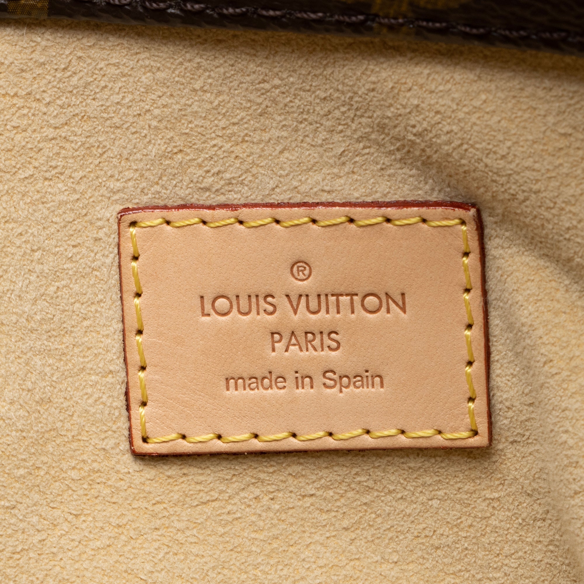 Louis Vuitton Monogram Canvas Artsy MM Shoulder Bag (SHF-23556)