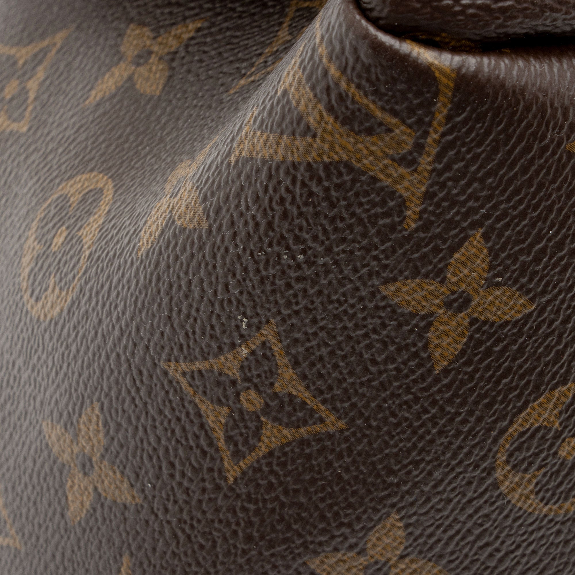 Louis Vuitton Monogram Canvas Artsy MM Shoulder Bag (SHF-RXUc2v)