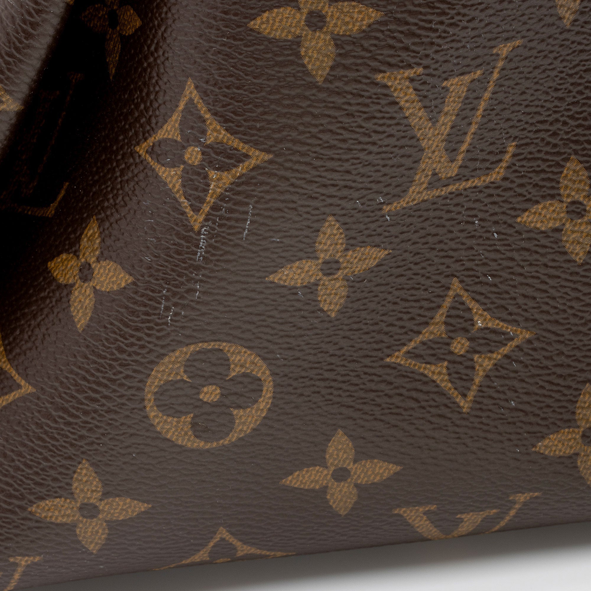Louis Vuitton Monogram Canvas Artsy MM Shoulder Bag (SHF-RXUc2v)