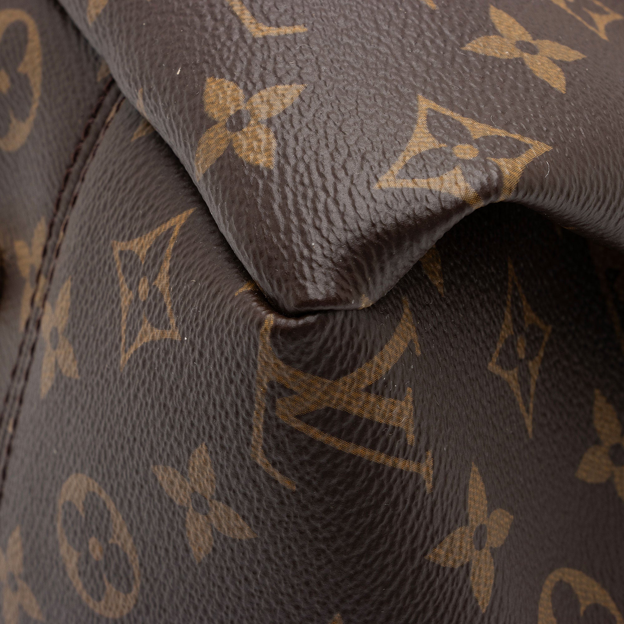 Louis Vuitton Monogram Canvas Artsy MM Shoulder Bag (SHF-pQrBmv)