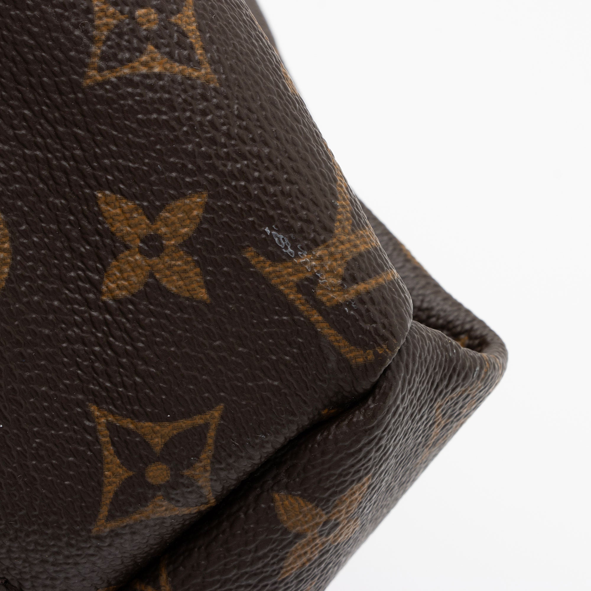 Louis Vuitton Monogram Canvas Artsy MM Shoulder Bag (SHF-Lla6Jn)
