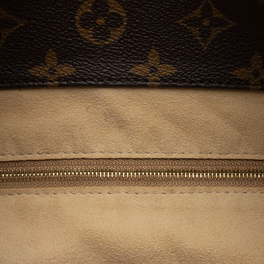 Louis Vuitton Monogram Canvas Artsy MM Shoulder Bag (SHF-Lla6Jn)